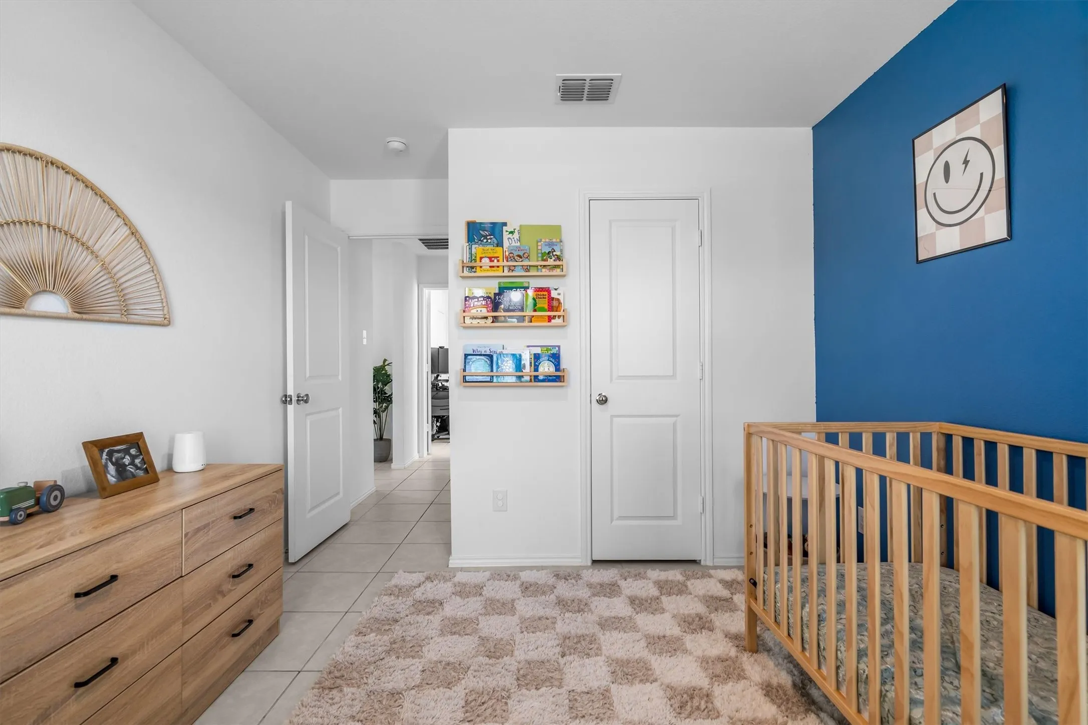 Single Family Residence For Sale in Denton County , 404 Ranchito Pass, Fort Worth, Texas 76052, 3 Bedroom, 2 Bathroom, 2 Garage spaces, 1,487 Sqft, built in 2022, mls#21347922, Real Estate Agent in Fort Worth, Homes For Sale in Denton county, Homes For Sale in Fort Worth, Realtor in Fort Worth Texas, Real Estate Brokerage Independent Realty Texas, Luminita Cordes Realtor