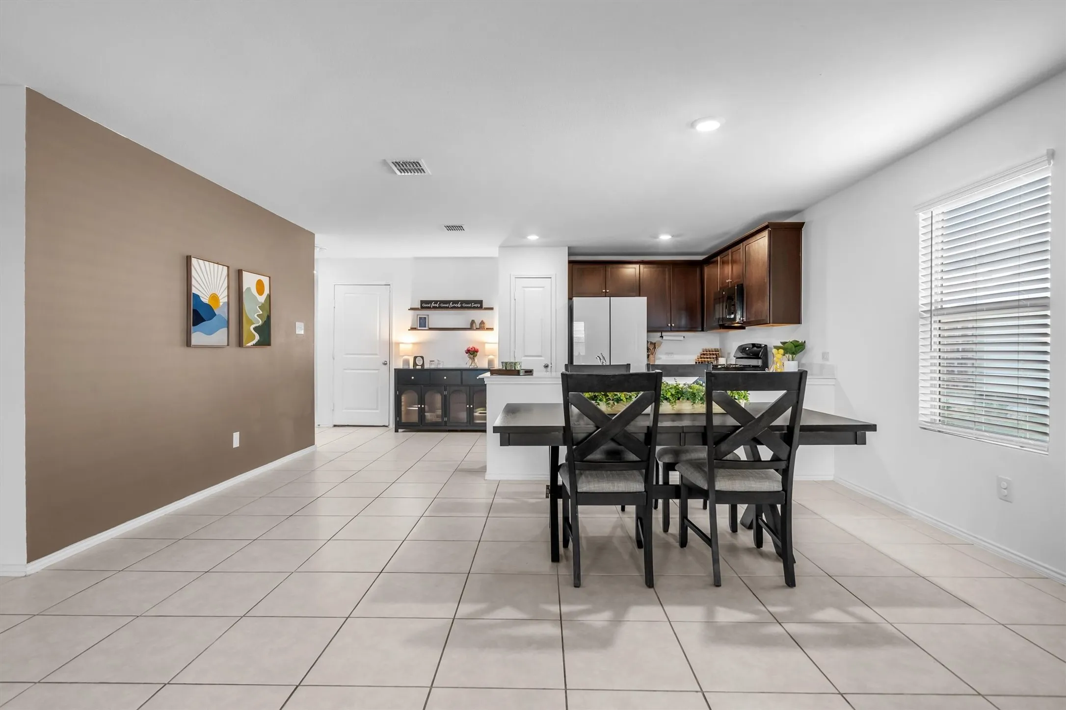 Single Family Residence For Sale in Denton County , 404 Ranchito Pass, Fort Worth, Texas 76052, 3 Bedroom, 2 Bathroom, 2 Garage spaces, 1,487 Sqft, built in 2022, mls#21347922, Real Estate Agent in Fort Worth, Homes For Sale in Denton county, Homes For Sale in Fort Worth, Realtor in Fort Worth Texas, Real Estate Brokerage Independent Realty Texas, Luminita Cordes Realtor