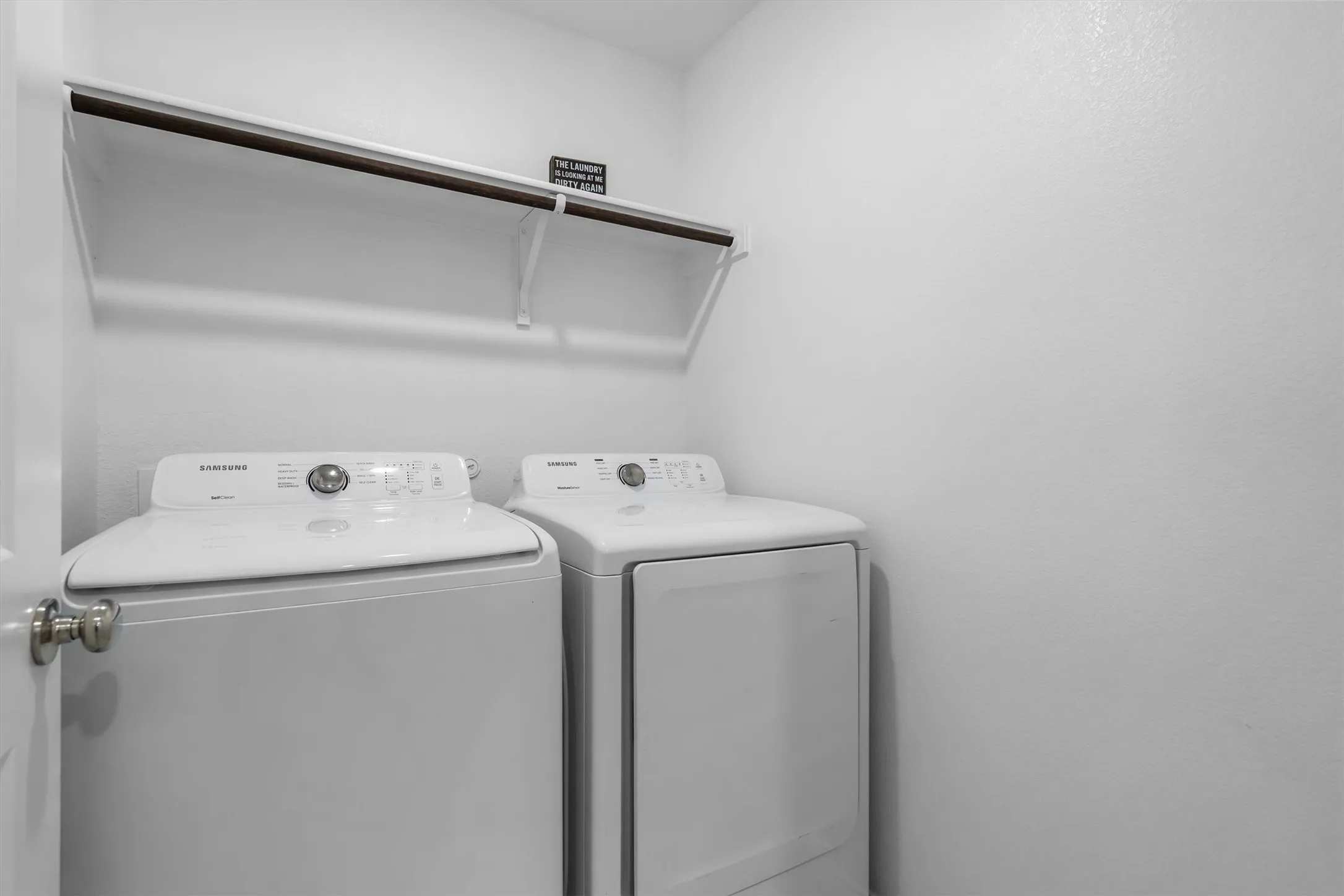 Single Family Residence For Sale in Denton County , 404 Ranchito Pass, Fort Worth, Texas 76052, 3 Bedroom, 2 Bathroom, 2 Garage spaces, 1,487 Sqft, built in 2022, mls#21347922, Real Estate Agent in Fort Worth, Homes For Sale in Denton county, Homes For Sale in Fort Worth, Realtor in Fort Worth Texas, Real Estate Brokerage Independent Realty Texas, Luminita Cordes Realtor