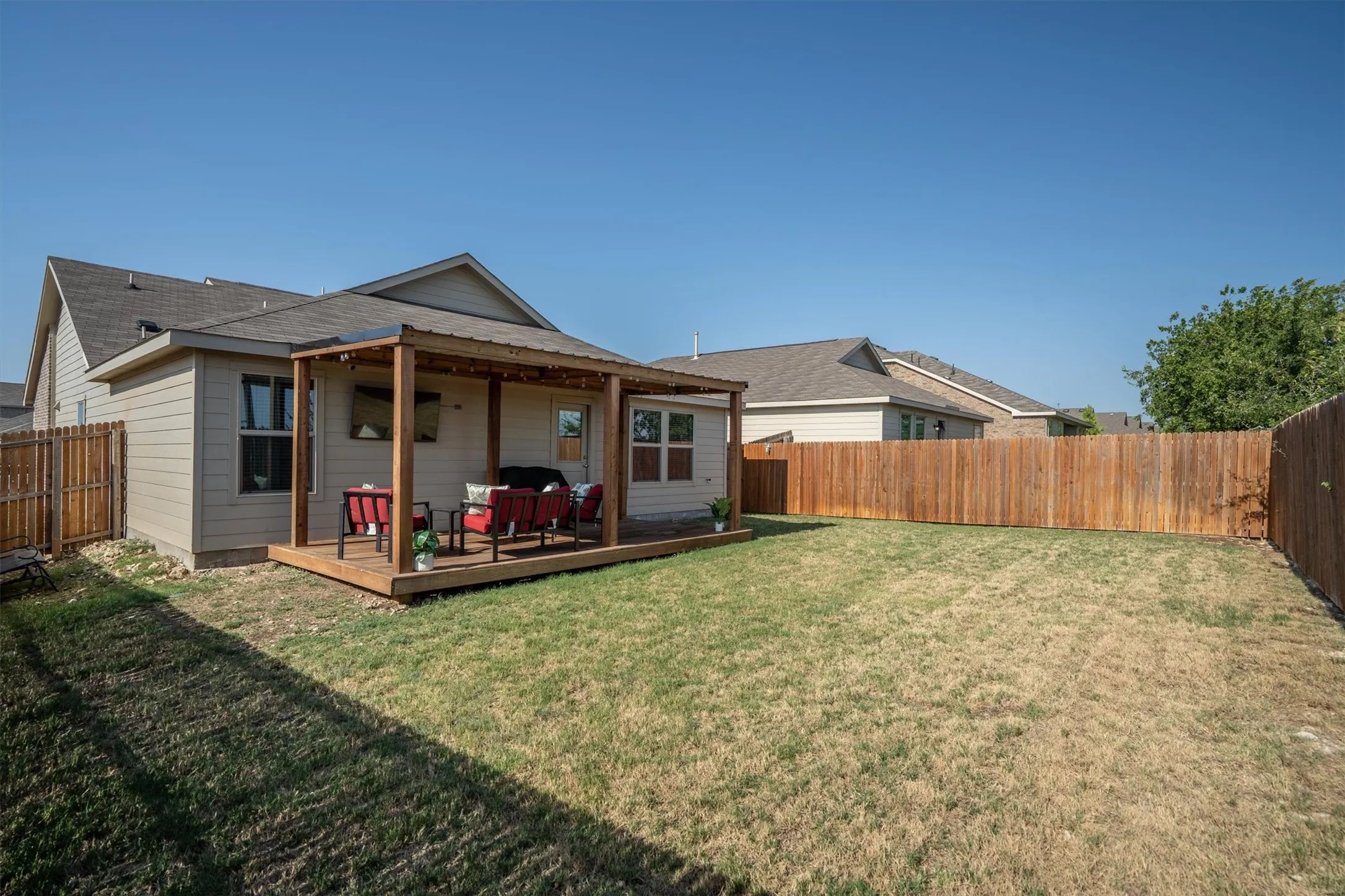 Single Family Residence For Sale in Denton County , 404 Ranchito Pass, Fort Worth, Texas 76052, 3 Bedroom, 2 Bathroom, 2 Garage spaces, 1,487 Sqft, built in 2022, mls#21347922, Real Estate Agent in Fort Worth, Homes For Sale in Denton county, Homes For Sale in Fort Worth, Realtor in Fort Worth Texas, Real Estate Brokerage Independent Realty Texas, Luminita Cordes Realtor