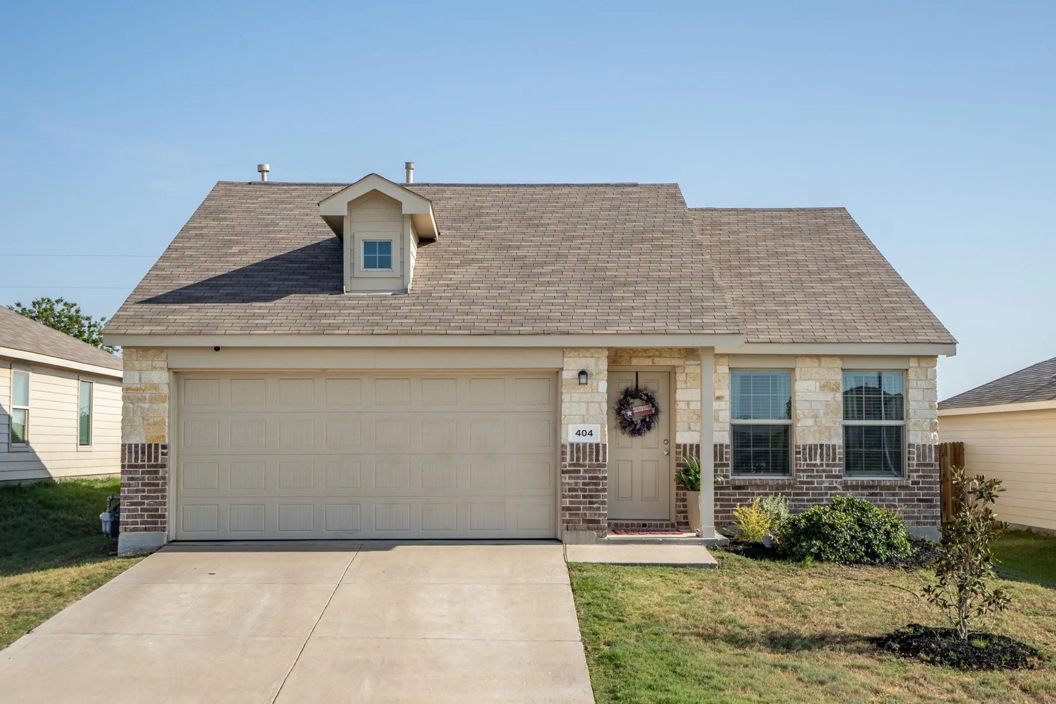 Single Family Residence For Sale in Denton County , 404 Ranchito Pass, Fort Worth, Texas 76052, 3 Bedroom, 2 Bathroom, 2 Garage spaces, 1,487 Sqft, built in 2022, mls#21347922, Real Estate Agent in Fort Worth, Homes For Sale in Denton county, Homes For Sale in Fort Worth, Realtor in Fort Worth Texas, Real Estate Brokerage Independent Realty Texas, Luminita Cordes Realtor