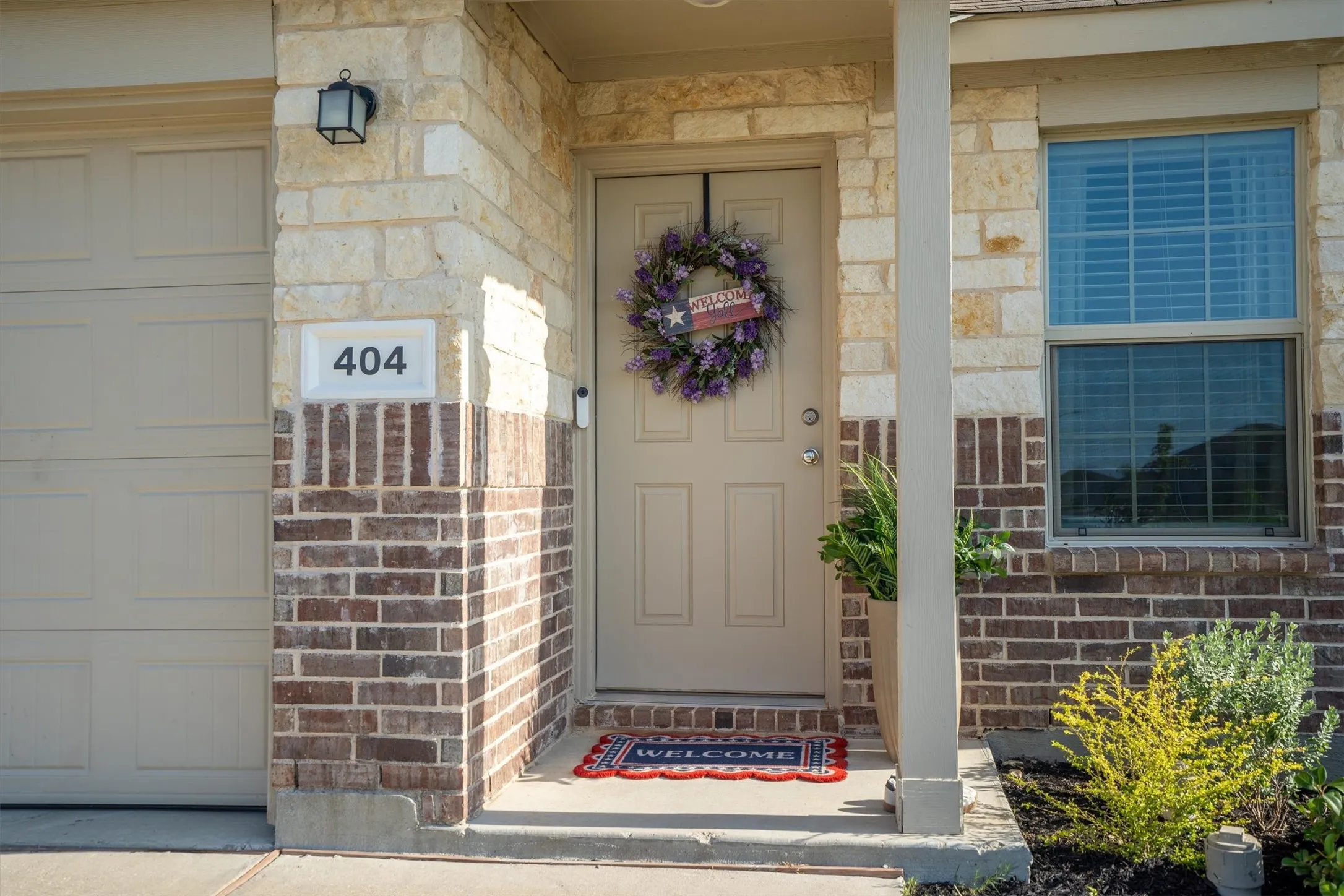 Single Family Residence For Sale in Denton County , 404 Ranchito Pass, Fort Worth, Texas 76052, 3 Bedroom, 2 Bathroom, 2 Garage spaces, 1,487 Sqft, built in 2022, mls#21347922, Real Estate Agent in Fort Worth, Homes For Sale in Denton county, Homes For Sale in Fort Worth, Realtor in Fort Worth Texas, Real Estate Brokerage Independent Realty Texas, Luminita Cordes Realtor
