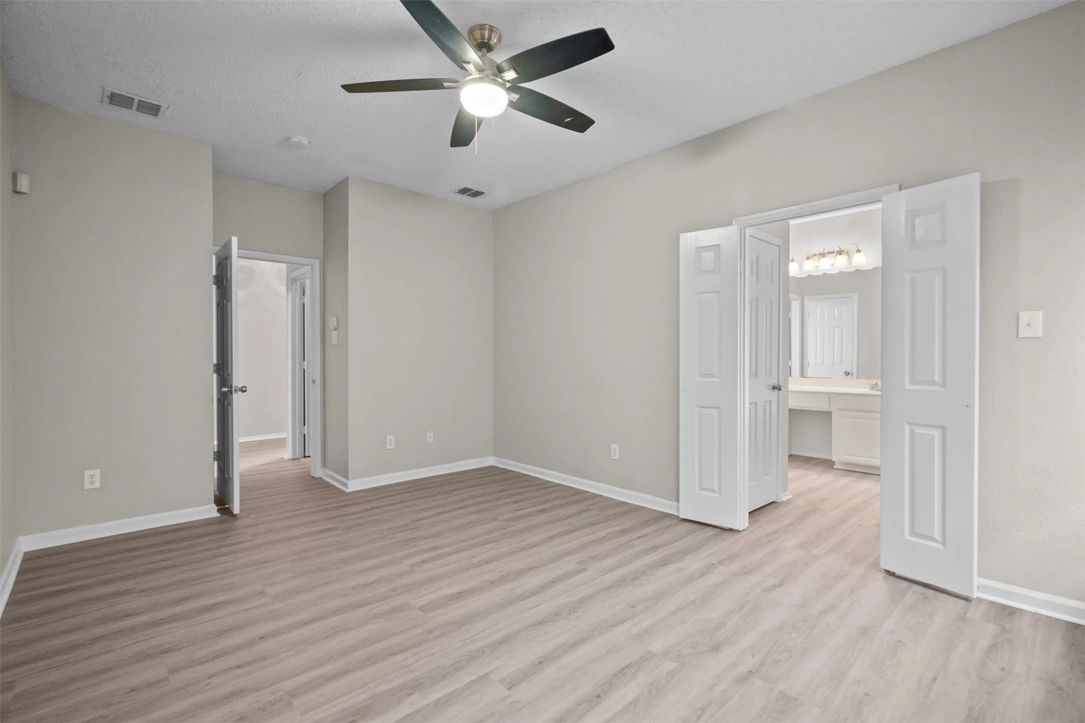 Single Family Residence For Sale in Collin County , 7145 Waterlily Lane, Frisco, Texas 75033, 5 Bedroom, 2 Bathroom, 2 Garage spaces, 2,455 Sqft, built in 2001, mls#21348042, Real Estate Agent in Frisco, Homes For Sale in Collin county, Homes For Sale in Frisco, Realtor in Frisco Texas, Real Estate Brokerage Independent Realty Texas, Luminita Cordes Realtor