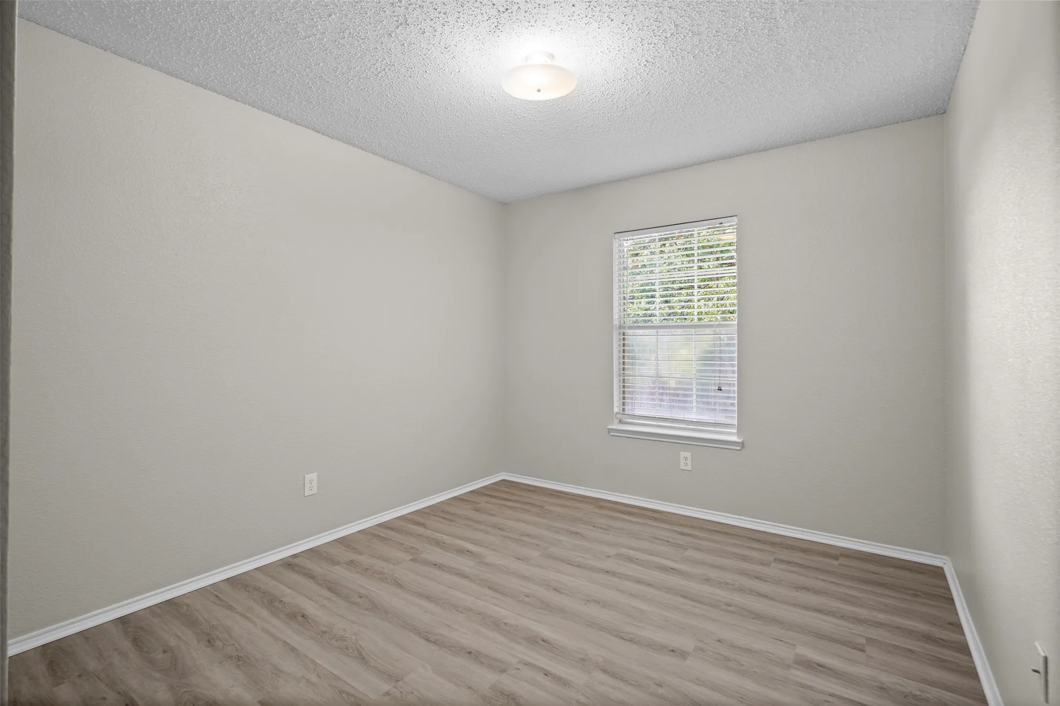 Single Family Residence For Sale in Collin County , 7145 Waterlily Lane, Frisco, Texas 75033, 5 Bedroom, 2 Bathroom, 2 Garage spaces, 2,455 Sqft, built in 2001, mls#21348042, Real Estate Agent in Frisco, Homes For Sale in Collin county, Homes For Sale in Frisco, Realtor in Frisco Texas, Real Estate Brokerage Independent Realty Texas, Luminita Cordes Realtor