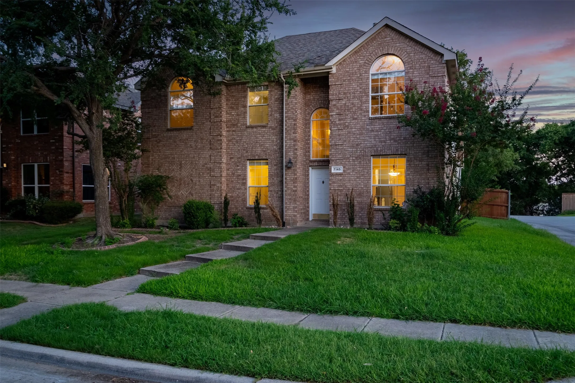 Single Family Residence For Sale in Collin County , 7145 Waterlily Lane, Frisco, Texas 75033, 5 Bedroom, 2 Bathroom, 2 Garage spaces, 2,455 Sqft, built in 2001, mls#21348042, Real Estate Agent in Frisco, Homes For Sale in Collin county, Homes For Sale in Frisco, Realtor in Frisco Texas, Real Estate Brokerage Independent Realty Texas, Luminita Cordes Realtor