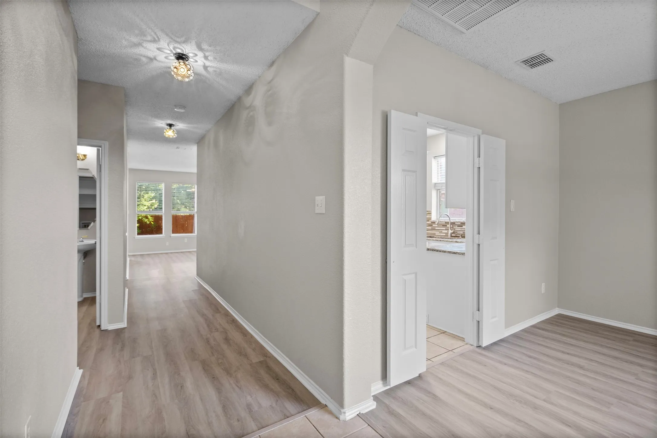 Single Family Residence For Sale in Collin County , 7145 Waterlily Lane, Frisco, Texas 75033, 5 Bedroom, 2 Bathroom, 2 Garage spaces, 2,455 Sqft, built in 2001, mls#21348042, Real Estate Agent in Frisco, Homes For Sale in Collin county, Homes For Sale in Frisco, Realtor in Frisco Texas, Real Estate Brokerage Independent Realty Texas, Luminita Cordes Realtor
