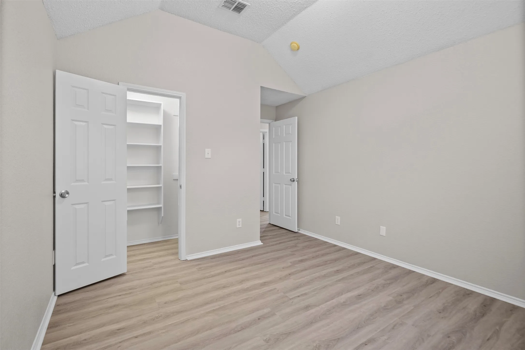 Single Family Residence For Sale in Collin County , 7145 Waterlily Lane, Frisco, Texas 75033, 5 Bedroom, 2 Bathroom, 2 Garage spaces, 2,455 Sqft, built in 2001, mls#21348042, Real Estate Agent in Frisco, Homes For Sale in Collin county, Homes For Sale in Frisco, Realtor in Frisco Texas, Real Estate Brokerage Independent Realty Texas, Luminita Cordes Realtor