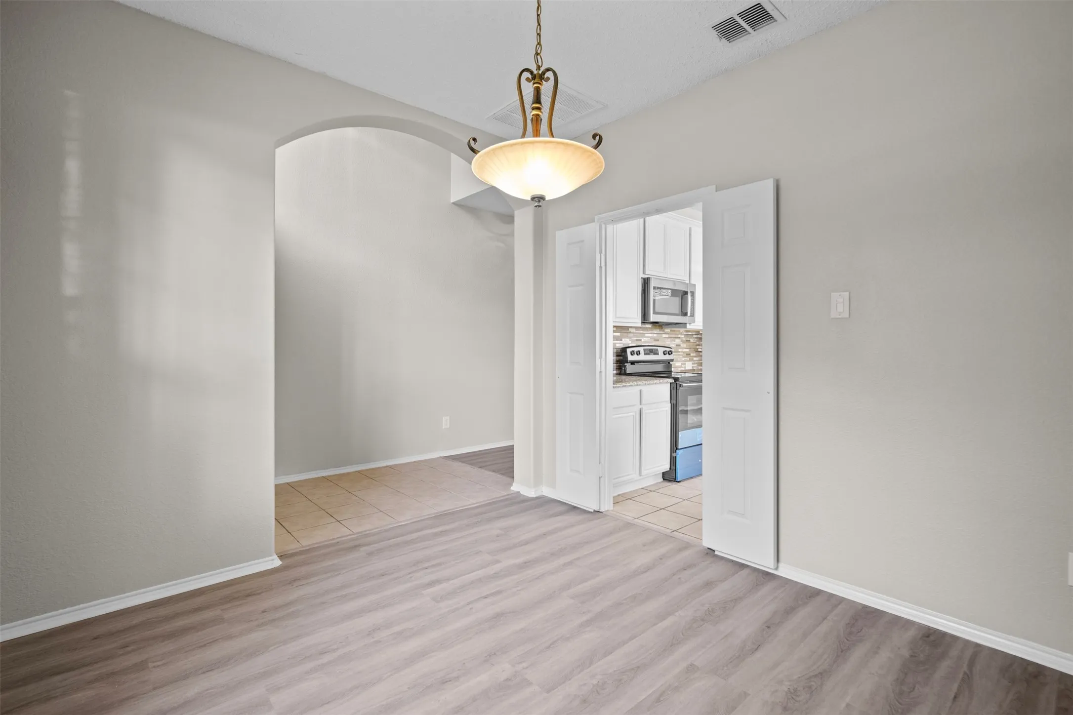 Single Family Residence For Sale in Collin County , 7145 Waterlily Lane, Frisco, Texas 75033, 5 Bedroom, 2 Bathroom, 2 Garage spaces, 2,455 Sqft, built in 2001, mls#21348042, Real Estate Agent in Frisco, Homes For Sale in Collin county, Homes For Sale in Frisco, Realtor in Frisco Texas, Real Estate Brokerage Independent Realty Texas, Luminita Cordes Realtor