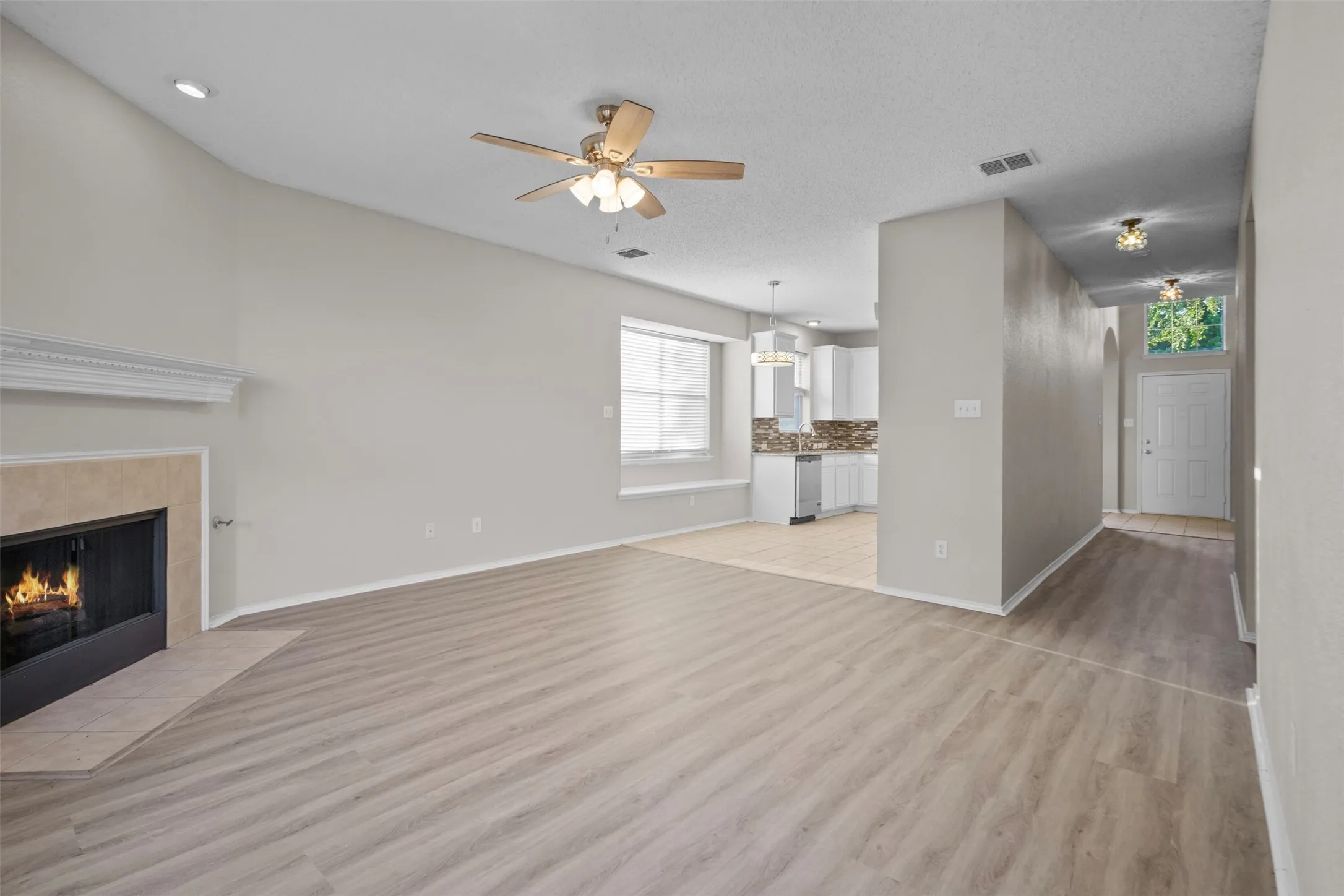 Single Family Residence For Sale in Collin County , 7145 Waterlily Lane, Frisco, Texas 75033, 5 Bedroom, 2 Bathroom, 2 Garage spaces, 2,455 Sqft, built in 2001, mls#21348042, Real Estate Agent in Frisco, Homes For Sale in Collin county, Homes For Sale in Frisco, Realtor in Frisco Texas, Real Estate Brokerage Independent Realty Texas, Luminita Cordes Realtor