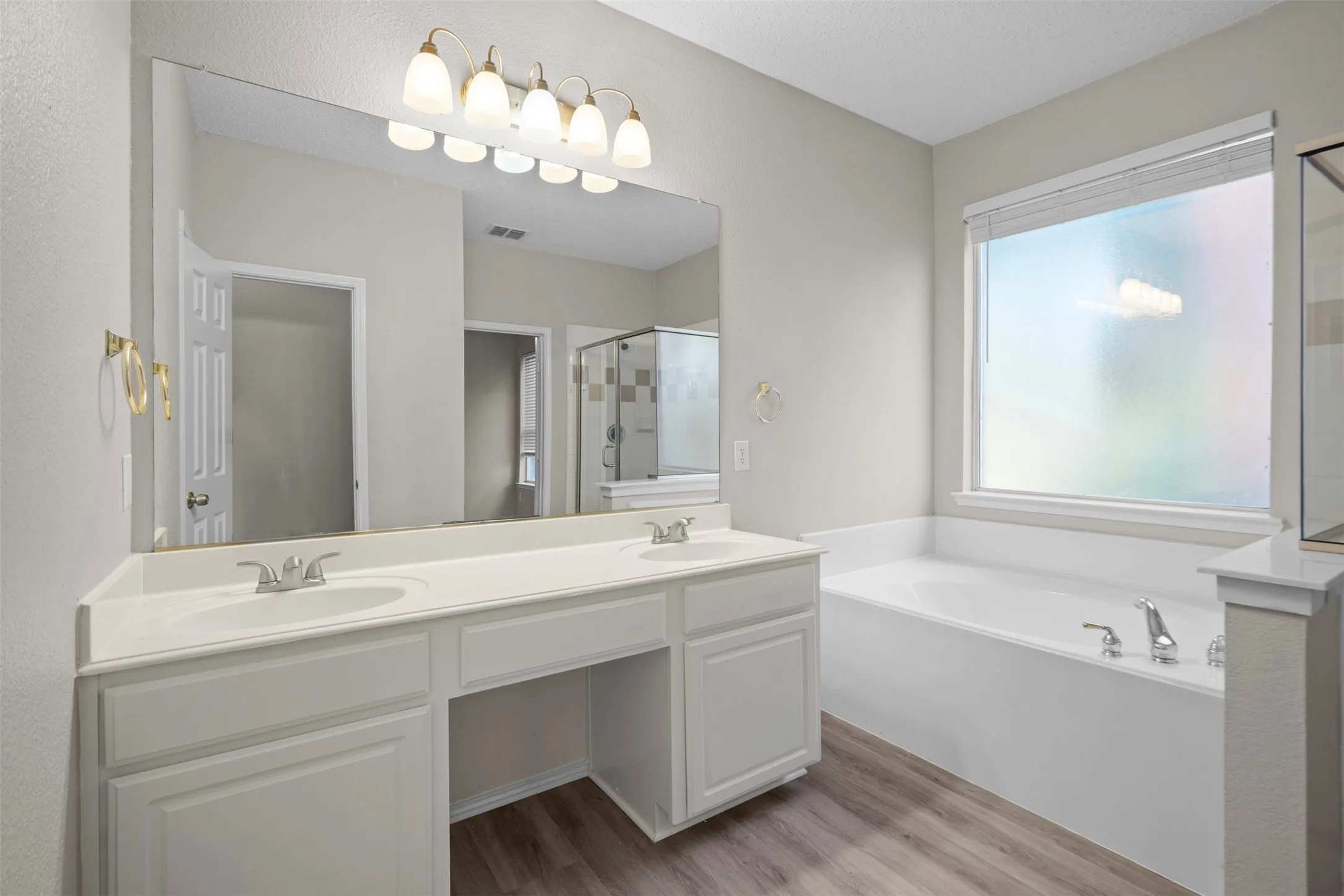 Single Family Residence For Sale in Collin County , 7145 Waterlily Lane, Frisco, Texas 75033, 5 Bedroom, 2 Bathroom, 2 Garage spaces, 2,455 Sqft, built in 2001, mls#21348042, Real Estate Agent in Frisco, Homes For Sale in Collin county, Homes For Sale in Frisco, Realtor in Frisco Texas, Real Estate Brokerage Independent Realty Texas, Luminita Cordes Realtor