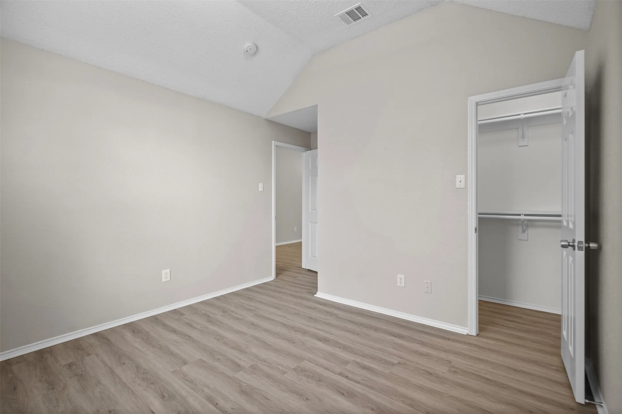 Single Family Residence For Sale in Collin County , 7145 Waterlily Lane, Frisco, Texas 75033, 5 Bedroom, 2 Bathroom, 2 Garage spaces, 2,455 Sqft, built in 2001, mls#21348042, Real Estate Agent in Frisco, Homes For Sale in Collin county, Homes For Sale in Frisco, Realtor in Frisco Texas, Real Estate Brokerage Independent Realty Texas, Luminita Cordes Realtor