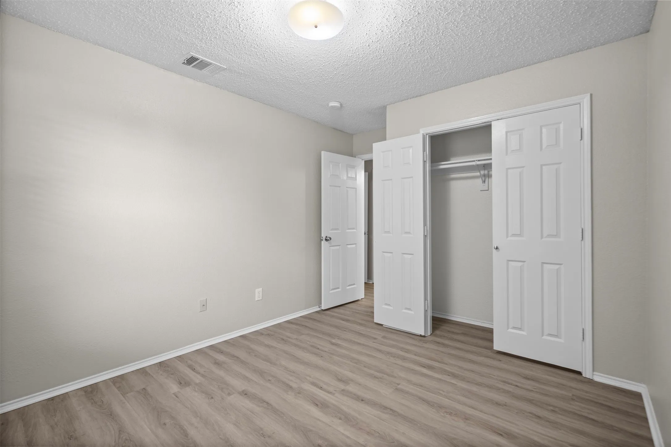 Single Family Residence For Sale in Collin County , 7145 Waterlily Lane, Frisco, Texas 75033, 5 Bedroom, 2 Bathroom, 2 Garage spaces, 2,455 Sqft, built in 2001, mls#21348042, Real Estate Agent in Frisco, Homes For Sale in Collin county, Homes For Sale in Frisco, Realtor in Frisco Texas, Real Estate Brokerage Independent Realty Texas, Luminita Cordes Realtor
