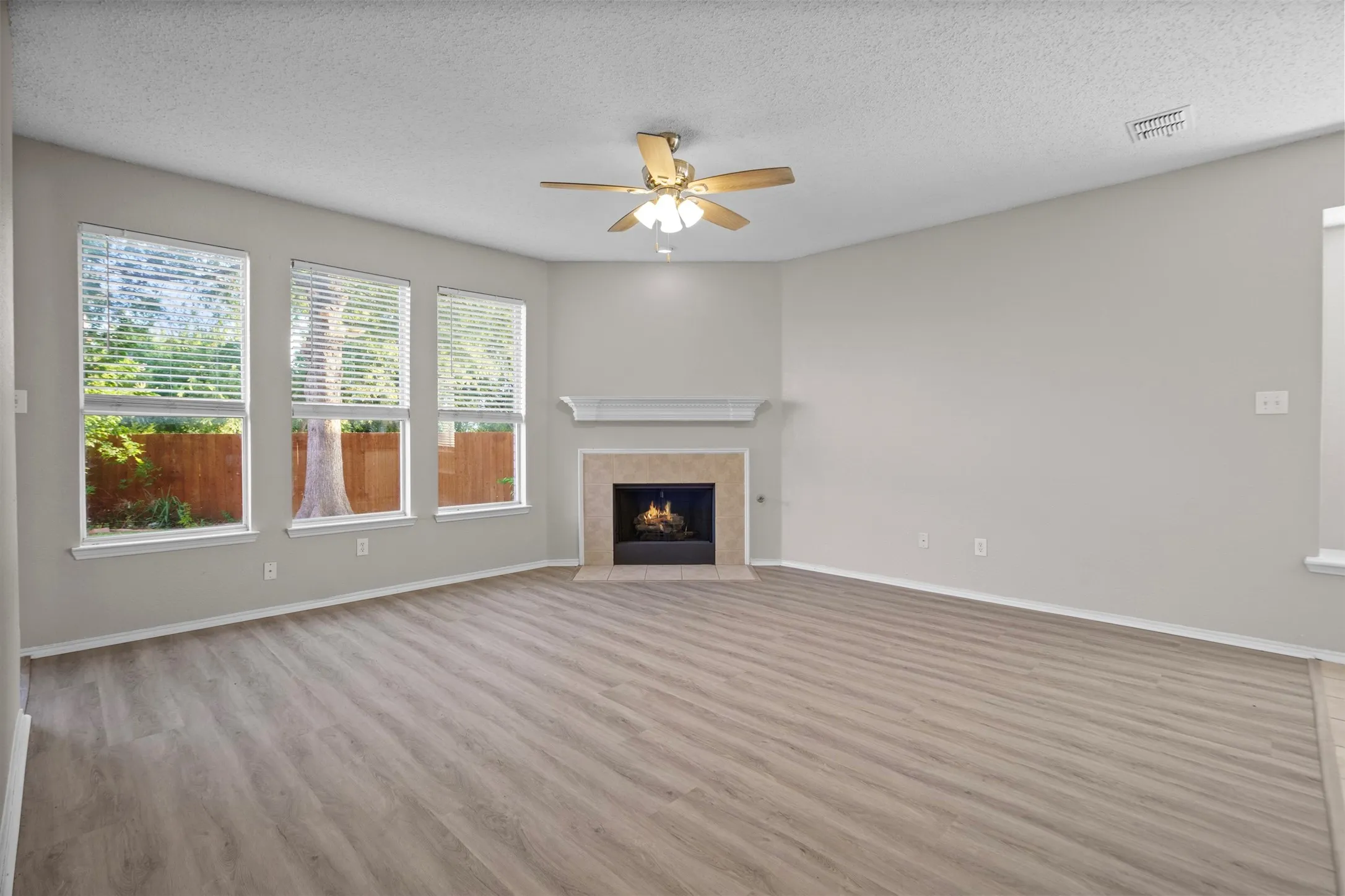 Single Family Residence For Sale in Collin County , 7145 Waterlily Lane, Frisco, Texas 75033, 5 Bedroom, 2 Bathroom, 2 Garage spaces, 2,455 Sqft, built in 2001, mls#21348042, Real Estate Agent in Frisco, Homes For Sale in Collin county, Homes For Sale in Frisco, Realtor in Frisco Texas, Real Estate Brokerage Independent Realty Texas, Luminita Cordes Realtor