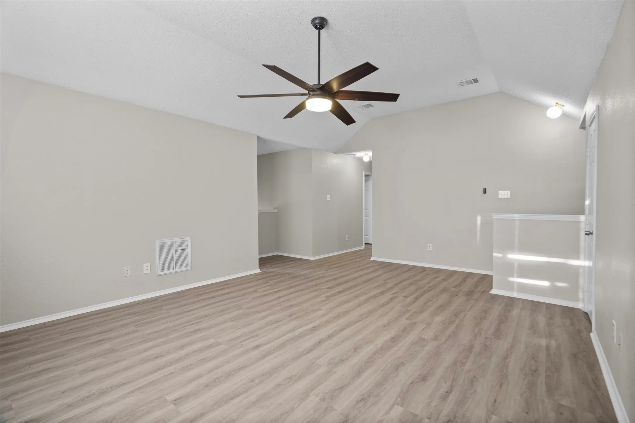 Single Family Residence For Sale in Collin County , 7145 Waterlily Lane, Frisco, Texas 75033, 5 Bedroom, 2 Bathroom, 2 Garage spaces, 2,455 Sqft, built in 2001, mls#21348042, Real Estate Agent in Frisco, Homes For Sale in Collin county, Homes For Sale in Frisco, Realtor in Frisco Texas, Real Estate Brokerage Independent Realty Texas, Luminita Cordes Realtor