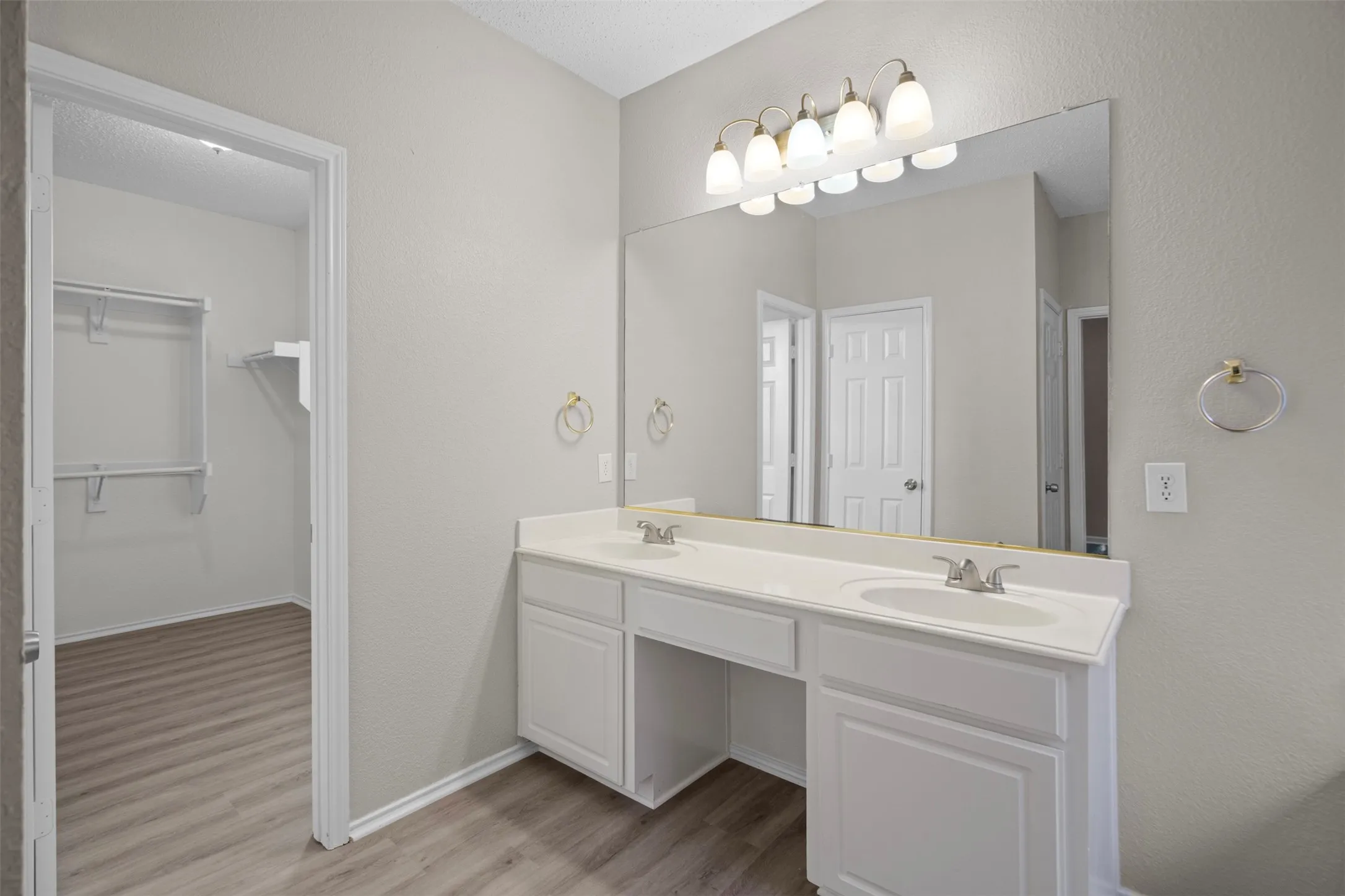 Single Family Residence For Sale in Collin County , 7145 Waterlily Lane, Frisco, Texas 75033, 5 Bedroom, 2 Bathroom, 2 Garage spaces, 2,455 Sqft, built in 2001, mls#21348042, Real Estate Agent in Frisco, Homes For Sale in Collin county, Homes For Sale in Frisco, Realtor in Frisco Texas, Real Estate Brokerage Independent Realty Texas, Luminita Cordes Realtor