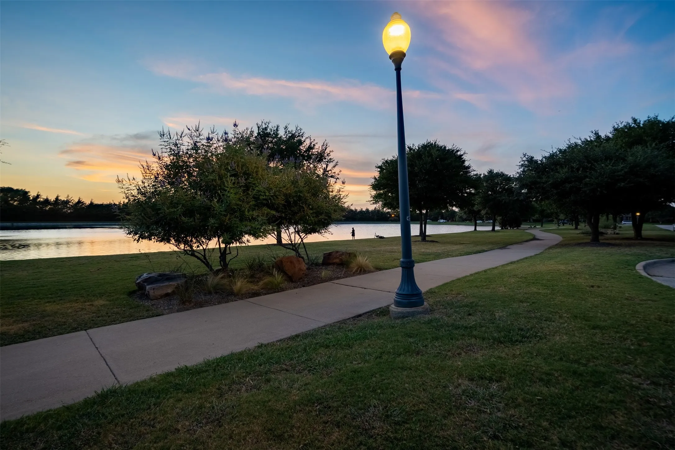 Single Family Residence For Sale in Collin County , 7145 Waterlily Lane, Frisco, Texas 75033, 5 Bedroom, 2 Bathroom, 2 Garage spaces, 2,455 Sqft, built in 2001, mls#21348042, Real Estate Agent in Frisco, Homes For Sale in Collin county, Homes For Sale in Frisco, Realtor in Frisco Texas, Real Estate Brokerage Independent Realty Texas, Luminita Cordes Realtor