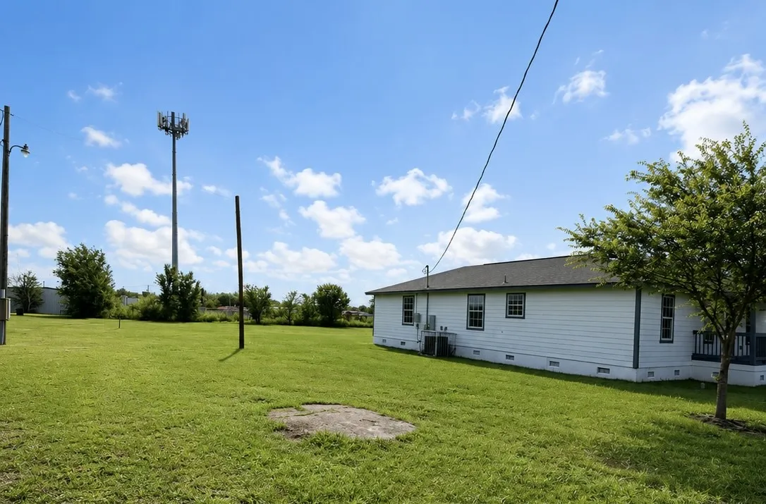 Single Family Residence For Sale in Navarro County , 1217 S 9th Street, Corsicana, Texas 75110, 5 Bedrooms, 2 Bathrooms, Garage spaces, 2,020 Sqft, built in 2005, Price $298,900, mls#21348014, Real Estate Agent in Corsicana, Homes For Sale in Navarro county, Homes For Sale in Corsicana, Realtor in Corsicana Texas, Real Estate Brokerage Independent Realty Texas, Luminita Cordes Realtor