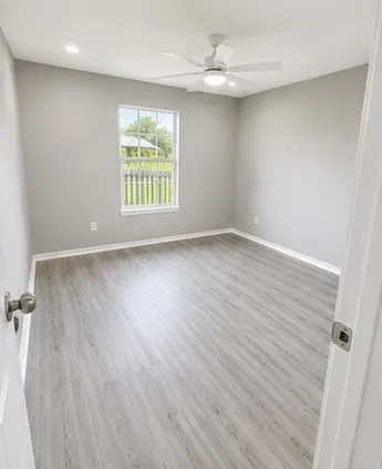 Single Family Residence For Sale in Navarro County , 1217 S 9th Street, Corsicana, Texas 75110, 5 Bedrooms, 2 Bathrooms, Garage spaces, 2,020 Sqft, built in 2005, Price $298,900, mls#21348014, Real Estate Agent in Corsicana, Homes For Sale in Navarro county, Homes For Sale in Corsicana, Realtor in Corsicana Texas, Real Estate Brokerage Independent Realty Texas, Luminita Cordes Realtor