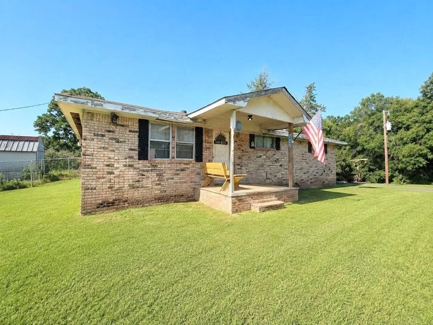 Single Family Residence For Sale in Anderson County , 570 An County Road 2419, Montalba, Texas 75853, 3 Bedroom, 2 Bathroom, Garage spaces, 2,070 Sqft, built in 1969, mls#21347481, Real Estate Agent in Montalba, Homes For Sale in Anderson county, Homes For Sale in Montalba, Realtor in Montalba Texas, Real Estate Brokerage Independent Realty Texas, Luminita Cordes Realtor