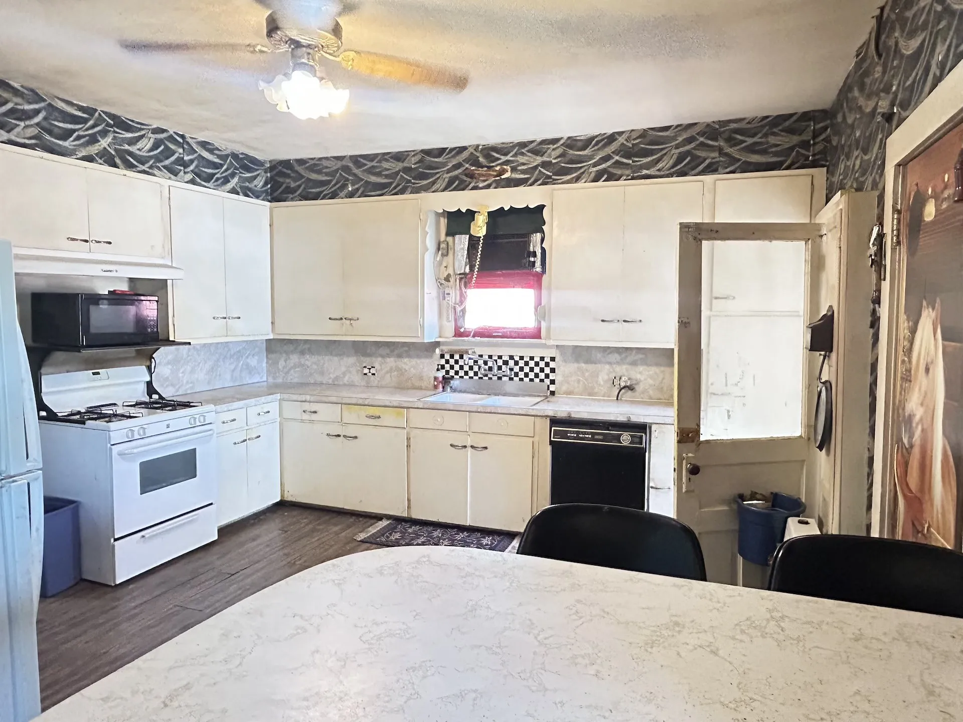 Short on cabinet space? NOT in this kitchen. Gas appliances, a double sink, and an electric dishwasher finish off this wonderful family kitchen area.