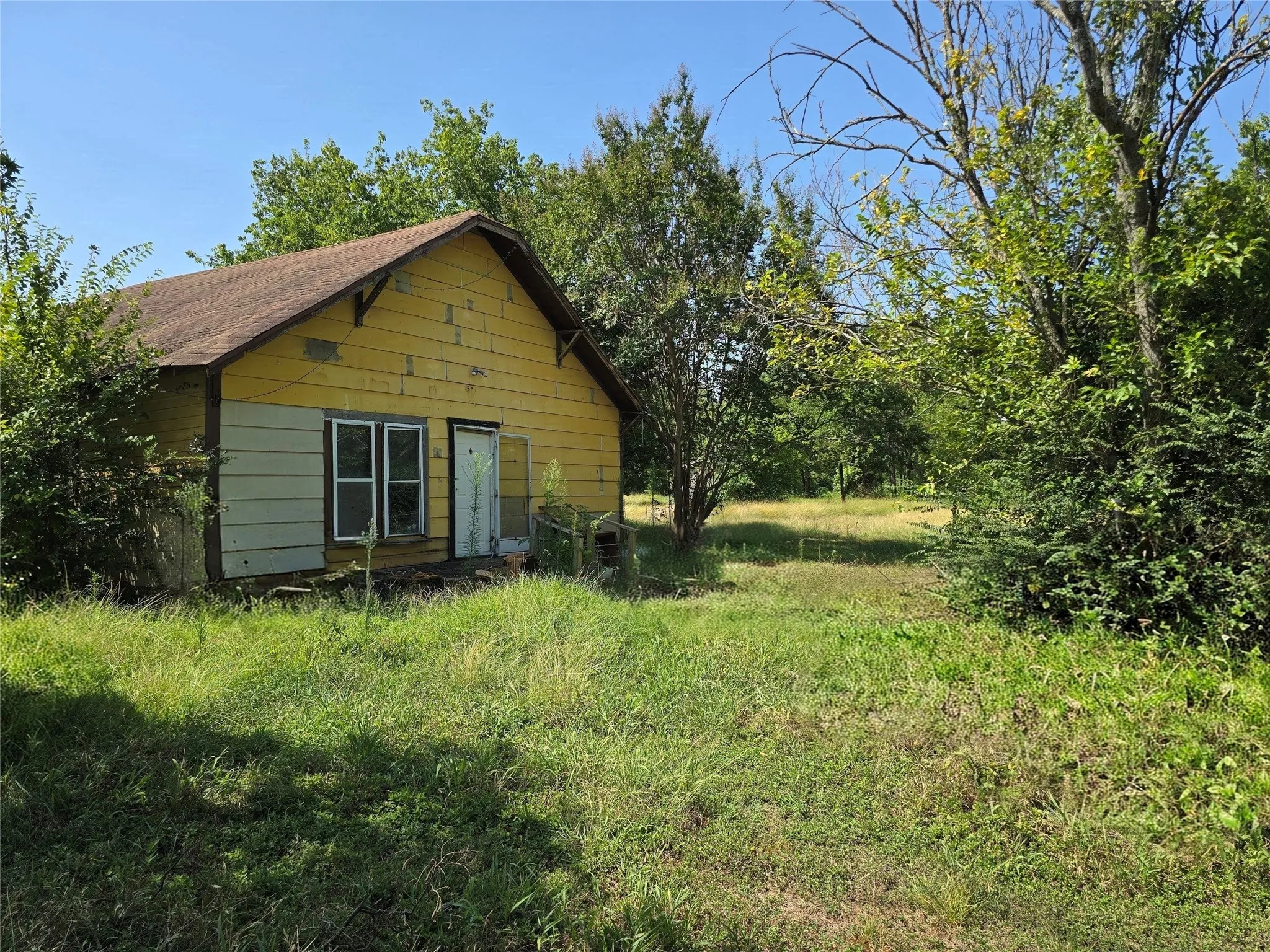 Single Family Residence For Sale in Hill County , 700 SW 3rd Street, Hubbard, Texas 76648, 2 Bedroom, 1 Bathroom, Garage spaces, 928 Sqft, built in 1920, mls#21347368, Real Estate Agent in Hubbard, Homes For Sale in Hill county, Homes For Sale in Hubbard, Realtor in Hubbard Texas, Real Estate Brokerage Independent Realty Texas, Luminita Cordes Realtor