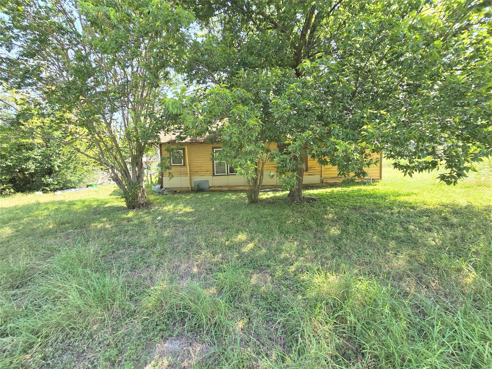 Single Family Residence For Sale in Hill County , 700 SW 3rd Street, Hubbard, Texas 76648, 2 Bedroom, 1 Bathroom, Garage spaces, 928 Sqft, built in 1920, mls#21347368, Real Estate Agent in Hubbard, Homes For Sale in Hill county, Homes For Sale in Hubbard, Realtor in Hubbard Texas, Real Estate Brokerage Independent Realty Texas, Luminita Cordes Realtor