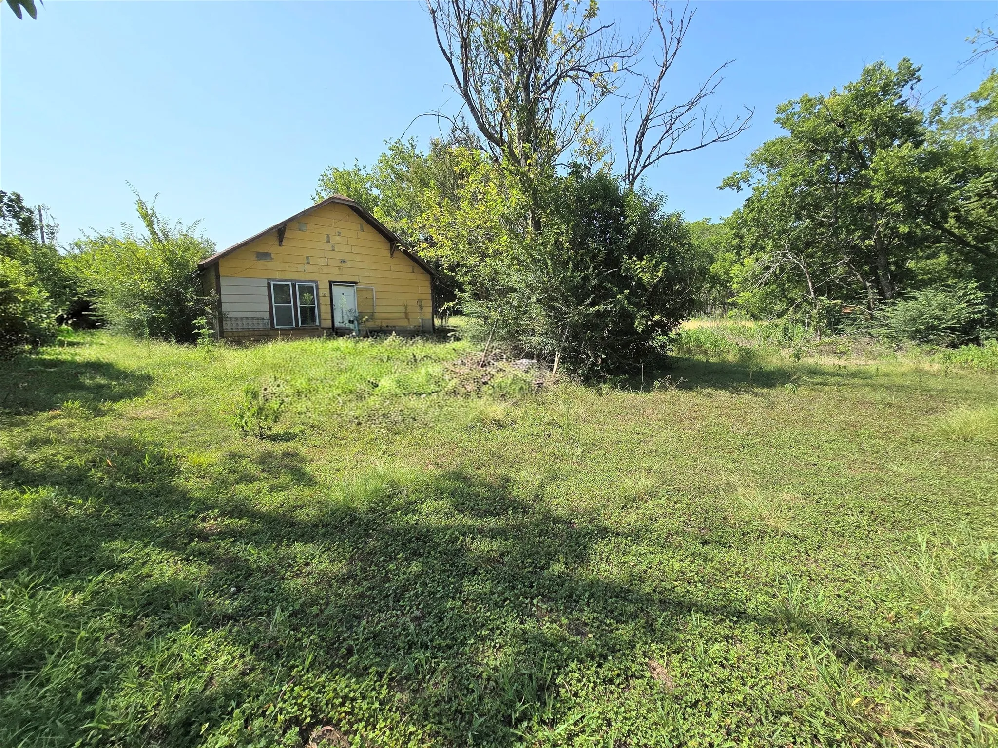 Single Family Residence For Sale in Hill County , 700 SW 3rd Street, Hubbard, Texas 76648, 2 Bedroom, 1 Bathroom, Garage spaces, 928 Sqft, built in 1920, mls#21347368, Real Estate Agent in Hubbard, Homes For Sale in Hill county, Homes For Sale in Hubbard, Realtor in Hubbard Texas, Real Estate Brokerage Independent Realty Texas, Luminita Cordes Realtor