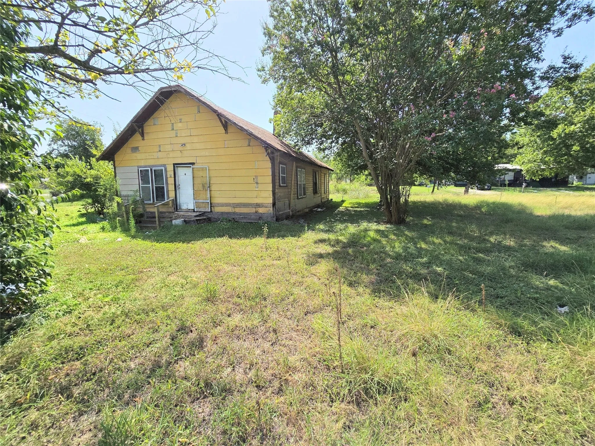 Single Family Residence For Sale in Hill County , 700 SW 3rd Street, Hubbard, Texas 76648, 2 Bedroom, 1 Bathroom, Garage spaces, 928 Sqft, built in 1920, mls#21347368, Real Estate Agent in Hubbard, Homes For Sale in Hill county, Homes For Sale in Hubbard, Realtor in Hubbard Texas, Real Estate Brokerage Independent Realty Texas, Luminita Cordes Realtor