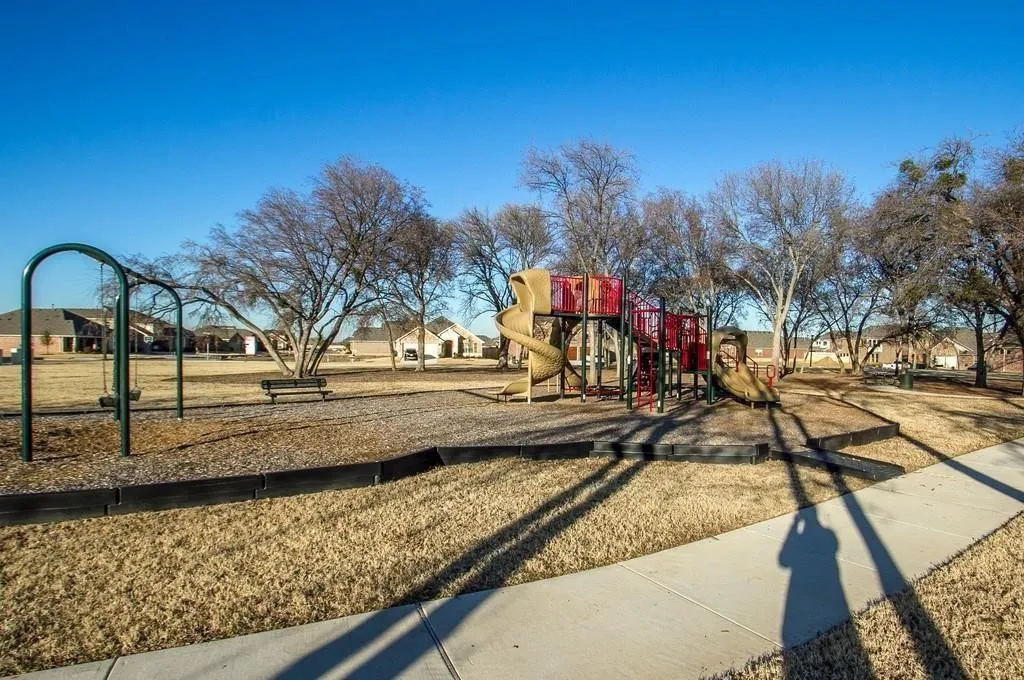 Single Family Residence For Rent in Denton County , 1716 Yellowthroat Drive, Little Elm, Texas 75068, 4 Bedroom, 2 Bathroom, 2 Garage spaces, 2,023 Sqft, built in 2018, mls#21348073, Real Estate Agent in Little Elm, Homes For Rent in Denton county, Homes For Rent in Little Elm, Realtor in Little Elm Texas, Real Estate Brokerage Independent Realty Texas, Luminita Cordes Realtor