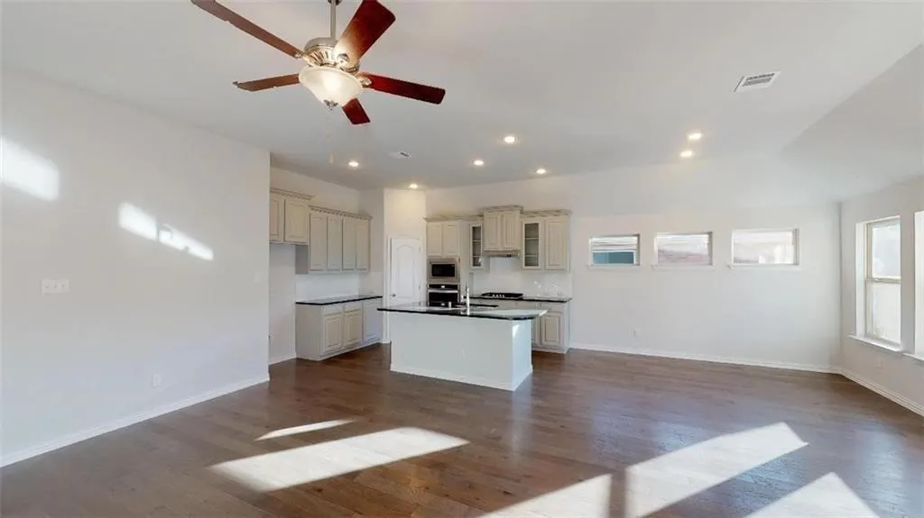 Single Family Residence For Rent in Denton County , 1716 Yellowthroat Drive, Little Elm, Texas 75068, 4 Bedroom, 2 Bathroom, 2 Garage spaces, 2,023 Sqft, built in 2018, mls#21348073, Real Estate Agent in Little Elm, Homes For Rent in Denton county, Homes For Rent in Little Elm, Realtor in Little Elm Texas, Real Estate Brokerage Independent Realty Texas, Luminita Cordes Realtor