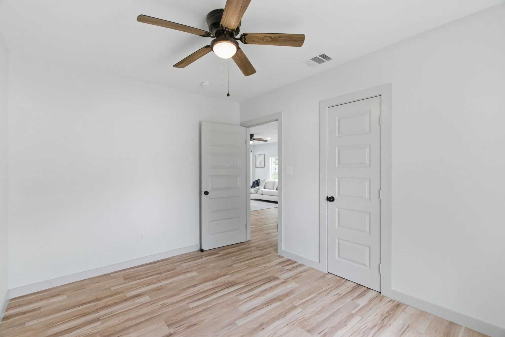 Single Family Residence For Sale in Tarrant County , 7107 Garza Avenue, Fort Worth, Texas 76116, 3 Bedroom, 2 Bathroom, Garage spaces, 1,600 Sqft, built in 1948, mls#21348079, Real Estate Agent in Fort Worth, Homes For Sale in Tarrant county, Homes For Sale in Fort Worth, Realtor in Fort Worth Texas, Real Estate Brokerage Independent Realty Texas, Luminita Cordes Realtor