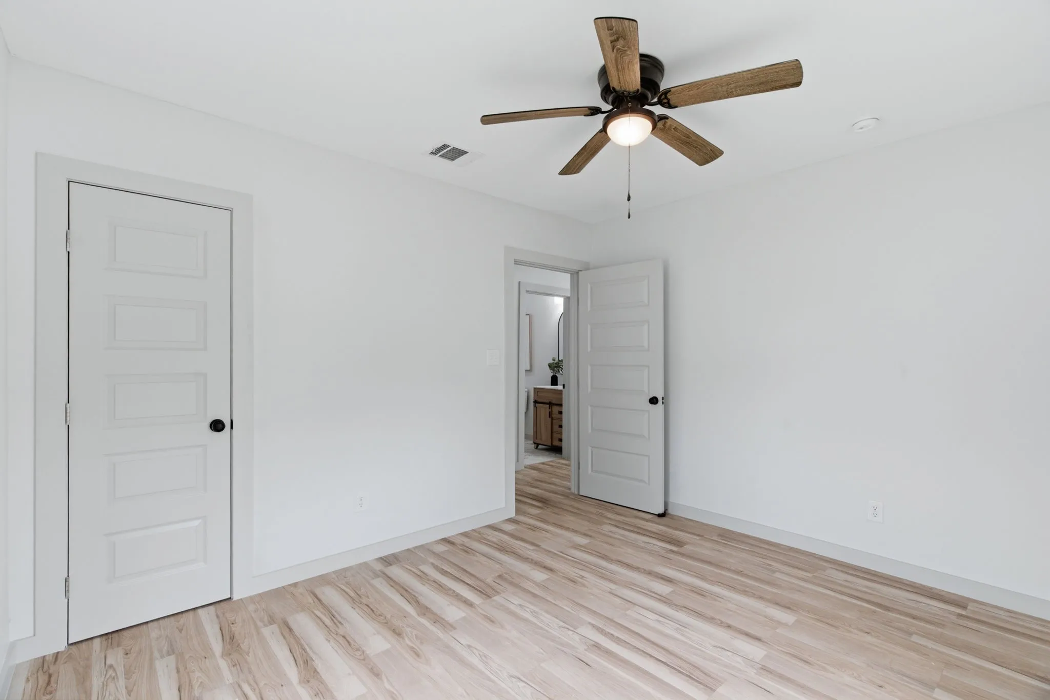 Single Family Residence For Sale in Tarrant County , 7107 Garza Avenue, Fort Worth, Texas 76116, 3 Bedroom, 2 Bathroom, Garage spaces, 1,600 Sqft, built in 1948, mls#21348079, Real Estate Agent in Fort Worth, Homes For Sale in Tarrant county, Homes For Sale in Fort Worth, Realtor in Fort Worth Texas, Real Estate Brokerage Independent Realty Texas, Luminita Cordes Realtor