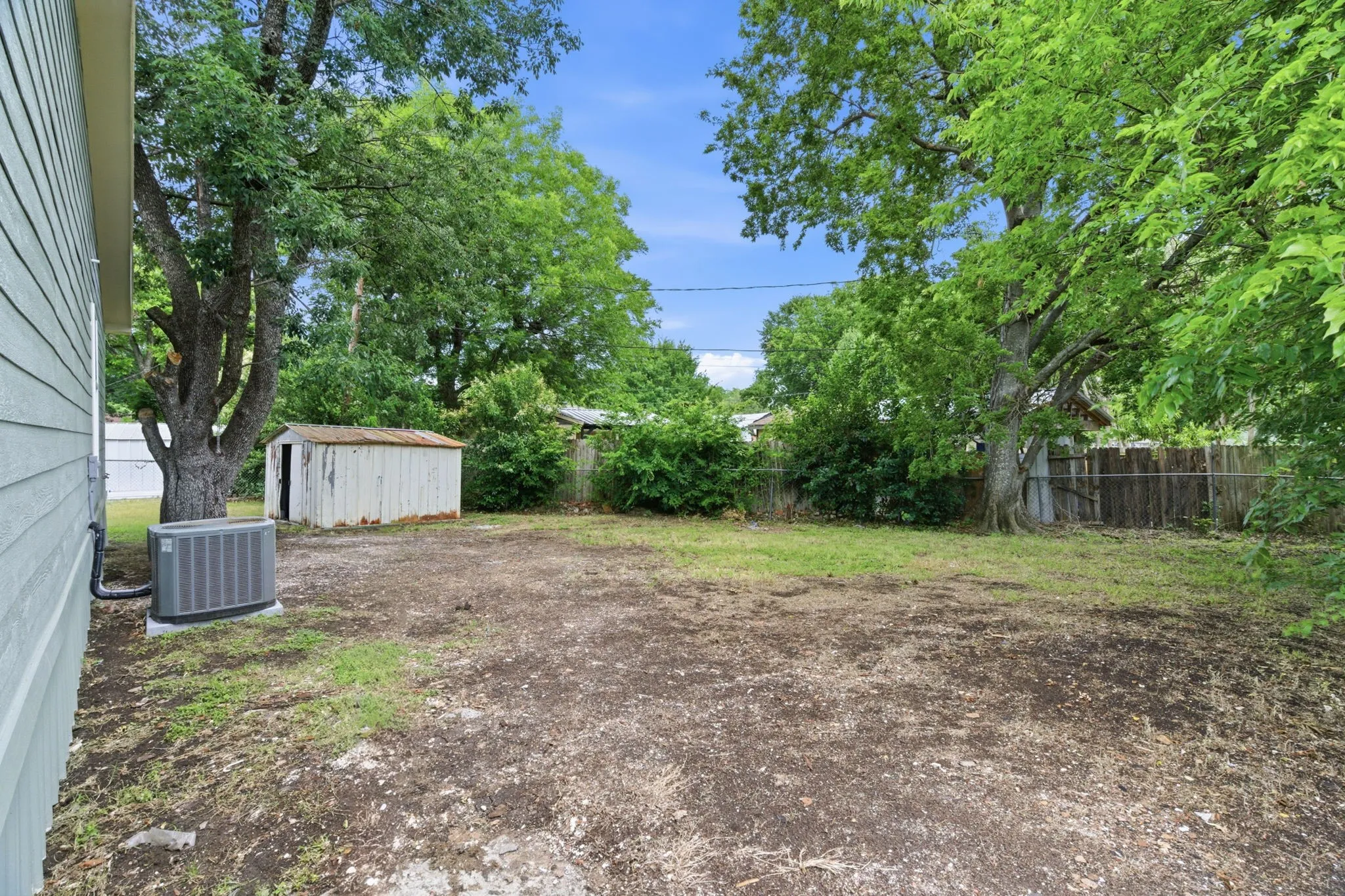 Single Family Residence For Sale in Tarrant County , 7107 Garza Avenue, Fort Worth, Texas 76116, 3 Bedroom, 2 Bathroom, Garage spaces, 1,600 Sqft, built in 1948, mls#21348079, Real Estate Agent in Fort Worth, Homes For Sale in Tarrant county, Homes For Sale in Fort Worth, Realtor in Fort Worth Texas, Real Estate Brokerage Independent Realty Texas, Luminita Cordes Realtor