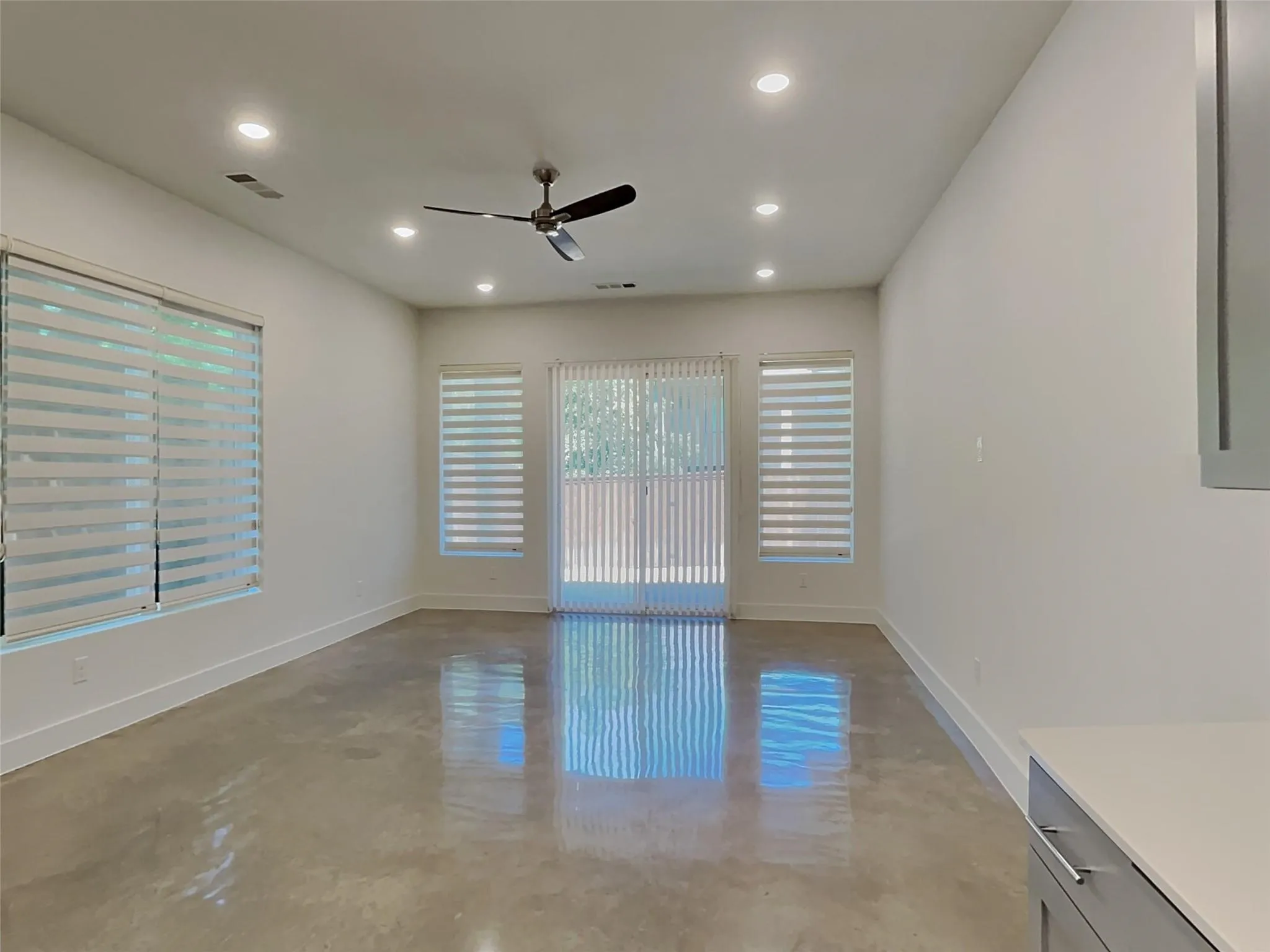 Duplex For Rent in Dallas County , 2343 Vagas Street 2343, Dallas, Texas 75219, 3 Bedroom, 3 Bathroom, 2 Garage spaces, 2,242 Sqft, built in 2020, mls#21348080, Real Estate Agent in Dallas, Homes For Rent in Dallas county, Homes For Rent in Dallas, Realtor in Dallas Texas, Real Estate Brokerage Independent Realty Texas, Luminita Cordes Realtor