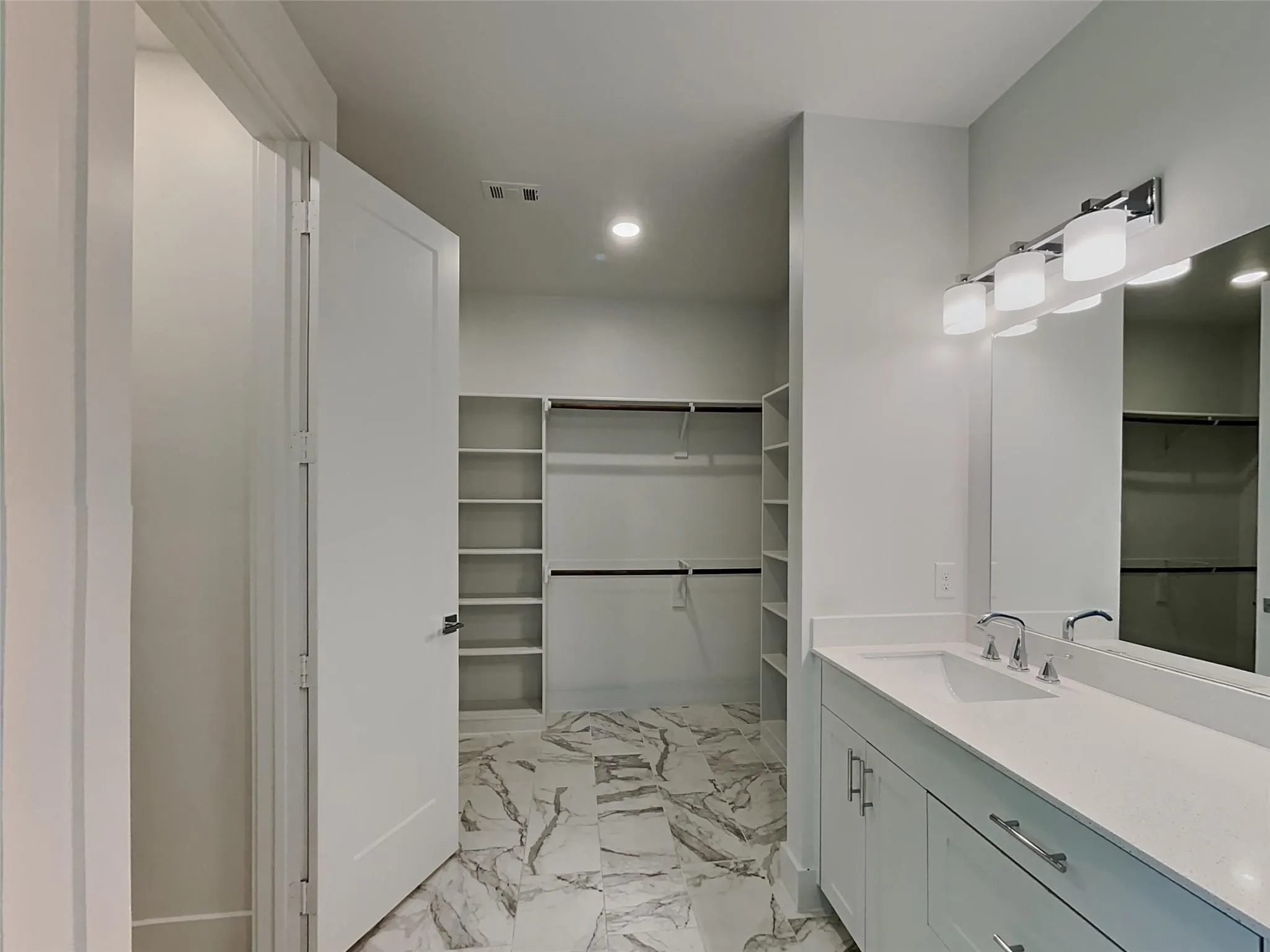 Duplex For Rent in Dallas County , 2343 Vagas Street 2343, Dallas, Texas 75219, 3 Bedroom, 3 Bathroom, 2 Garage spaces, 2,242 Sqft, built in 2020, mls#21348080, Real Estate Agent in Dallas, Homes For Rent in Dallas county, Homes For Rent in Dallas, Realtor in Dallas Texas, Real Estate Brokerage Independent Realty Texas, Luminita Cordes Realtor