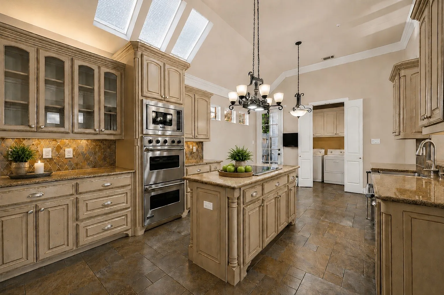 Single Family Residence For Sale in Dallas County , 3785 Park Place, Addison, Texas 75001, 3 Bedroom, 3 Bathroom, 2 Garage spaces, 2,278 Sqft, built in 1994, mls#21348039, Real Estate Agent in Addison, Homes For Sale in Dallas county, Homes For Sale in Addison, Realtor in Addison Texas, Real Estate Brokerage Independent Realty Texas, Luminita Cordes Realtor