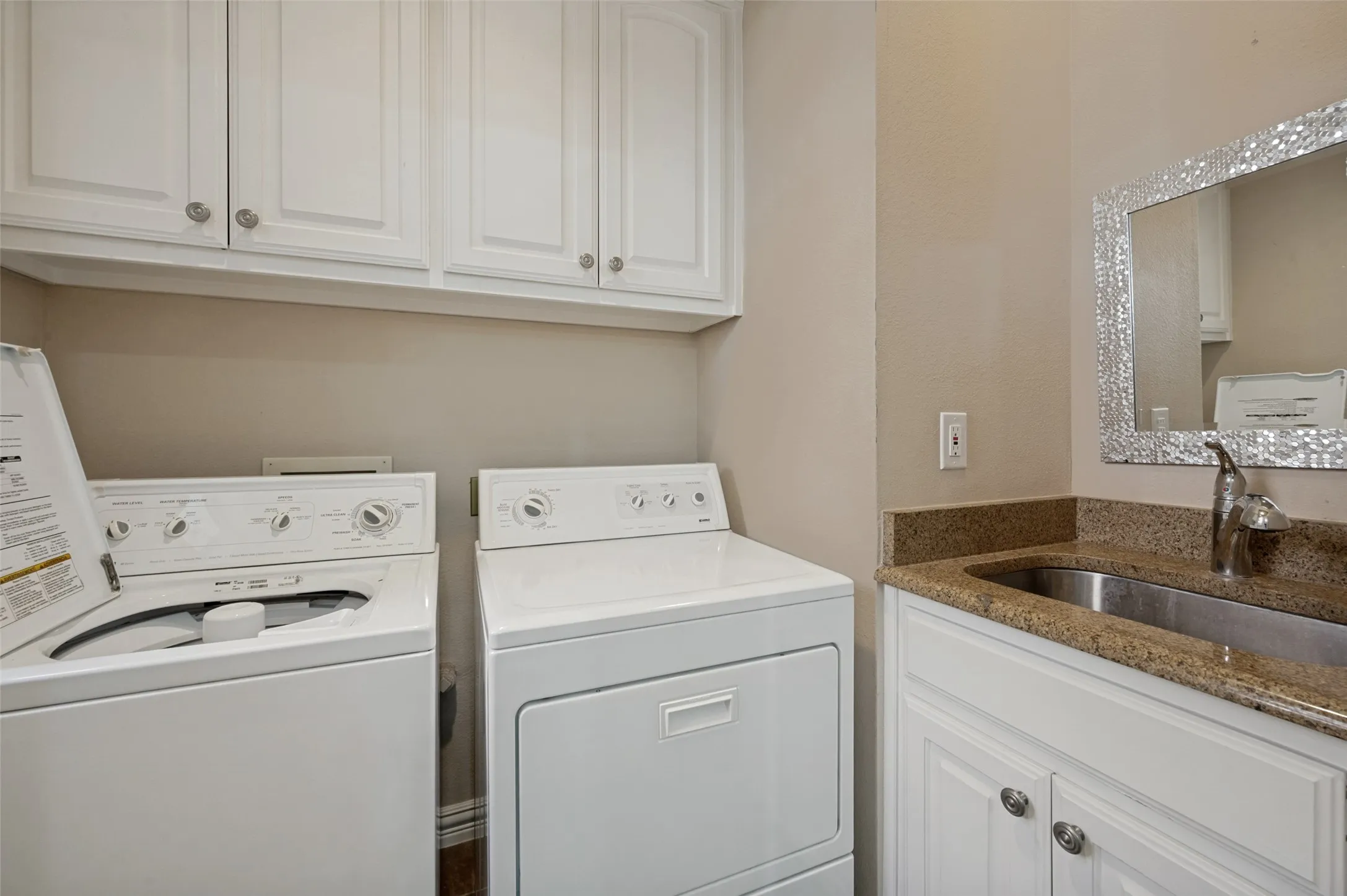 Single Family Residence For Sale in Dallas County , 3785 Park Place, Addison, Texas 75001, 3 Bedroom, 3 Bathroom, 2 Garage spaces, 2,278 Sqft, built in 1994, mls#21348039, Real Estate Agent in Addison, Homes For Sale in Dallas county, Homes For Sale in Addison, Realtor in Addison Texas, Real Estate Brokerage Independent Realty Texas, Luminita Cordes Realtor