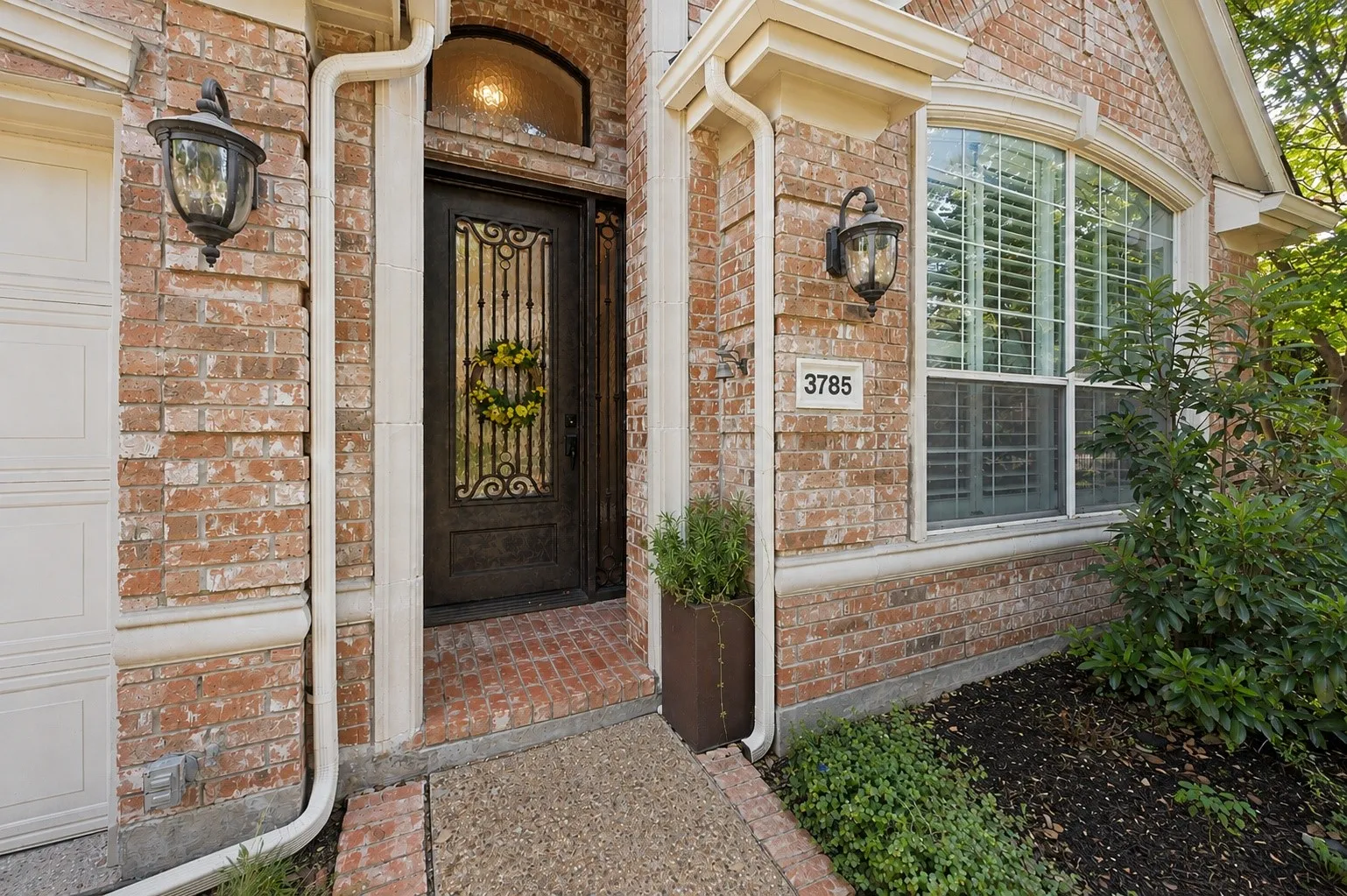 Single Family Residence For Sale in Dallas County , 3785 Park Place, Addison, Texas 75001, 3 Bedroom, 3 Bathroom, 2 Garage spaces, 2,278 Sqft, built in 1994, mls#21348039, Real Estate Agent in Addison, Homes For Sale in Dallas county, Homes For Sale in Addison, Realtor in Addison Texas, Real Estate Brokerage Independent Realty Texas, Luminita Cordes Realtor