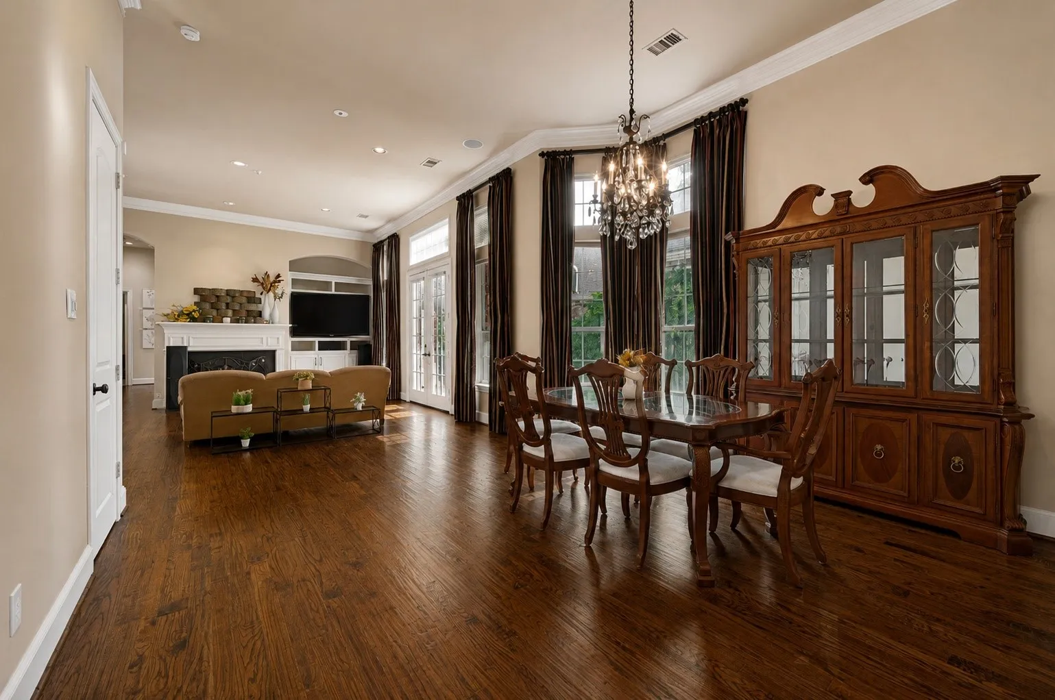 Single Family Residence For Sale in Dallas County , 3785 Park Place, Addison, Texas 75001, 3 Bedroom, 3 Bathroom, 2 Garage spaces, 2,278 Sqft, built in 1994, mls#21348039, Real Estate Agent in Addison, Homes For Sale in Dallas county, Homes For Sale in Addison, Realtor in Addison Texas, Real Estate Brokerage Independent Realty Texas, Luminita Cordes Realtor