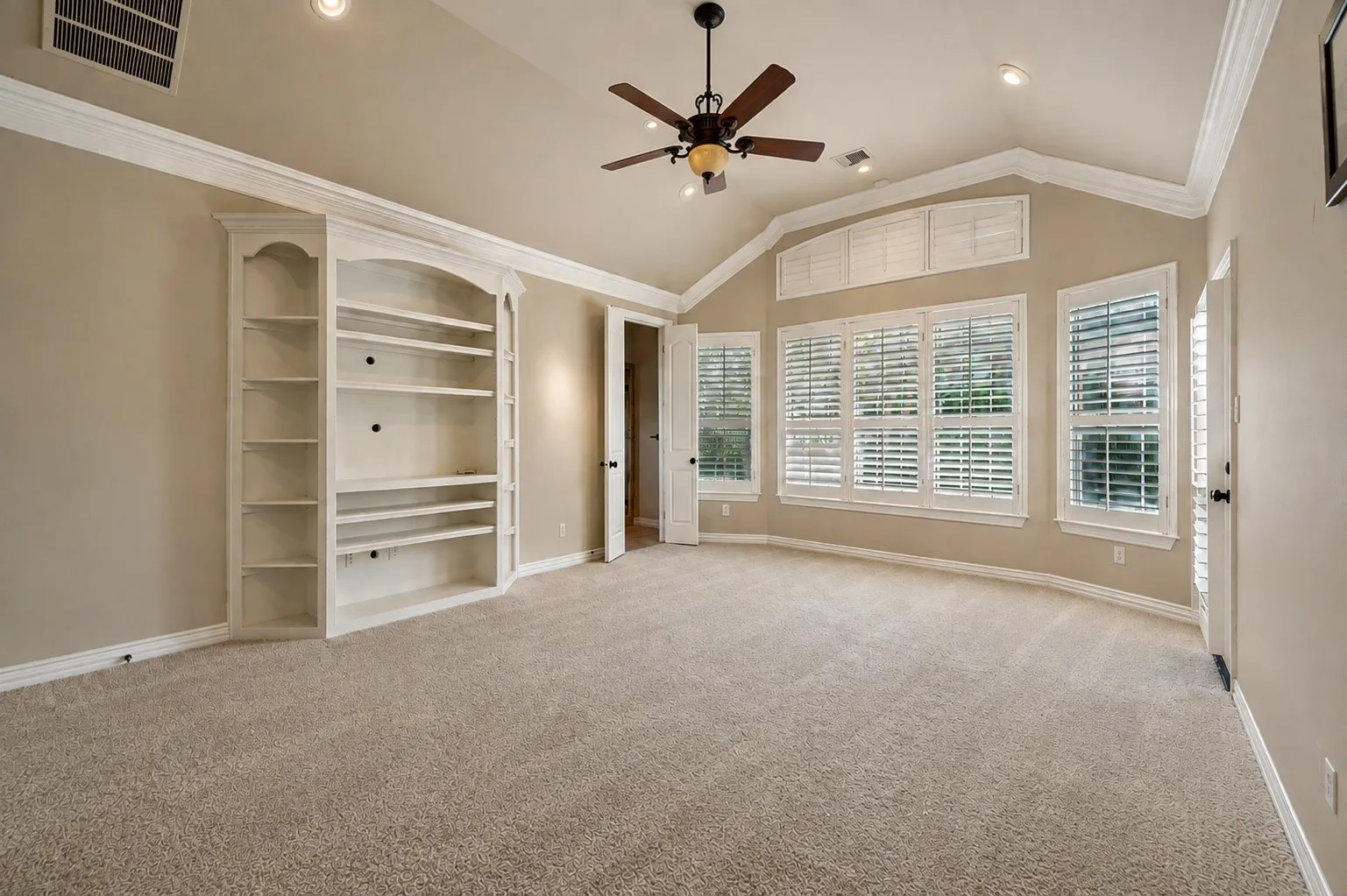 Single Family Residence For Sale in Dallas County , 3785 Park Place, Addison, Texas 75001, 3 Bedroom, 3 Bathroom, 2 Garage spaces, 2,278 Sqft, built in 1994, mls#21348039, Real Estate Agent in Addison, Homes For Sale in Dallas county, Homes For Sale in Addison, Realtor in Addison Texas, Real Estate Brokerage Independent Realty Texas, Luminita Cordes Realtor