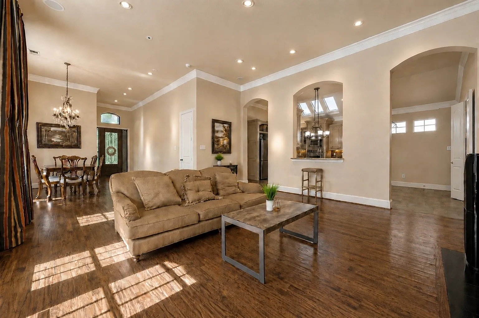 Single Family Residence For Sale in Dallas County , 3785 Park Place, Addison, Texas 75001, 3 Bedroom, 3 Bathroom, 2 Garage spaces, 2,278 Sqft, built in 1994, mls#21348039, Real Estate Agent in Addison, Homes For Sale in Dallas county, Homes For Sale in Addison, Realtor in Addison Texas, Real Estate Brokerage Independent Realty Texas, Luminita Cordes Realtor