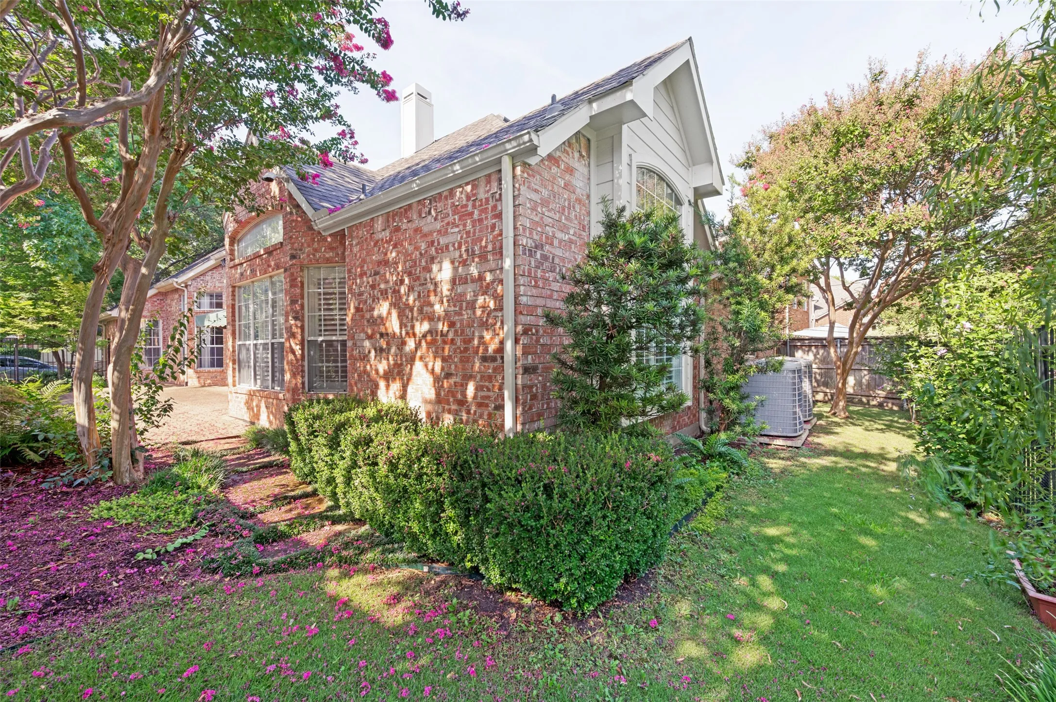 Single Family Residence For Sale in Dallas County , 3785 Park Place, Addison, Texas 75001, 3 Bedroom, 3 Bathroom, 2 Garage spaces, 2,278 Sqft, built in 1994, mls#21348039, Real Estate Agent in Addison, Homes For Sale in Dallas county, Homes For Sale in Addison, Realtor in Addison Texas, Real Estate Brokerage Independent Realty Texas, Luminita Cordes Realtor