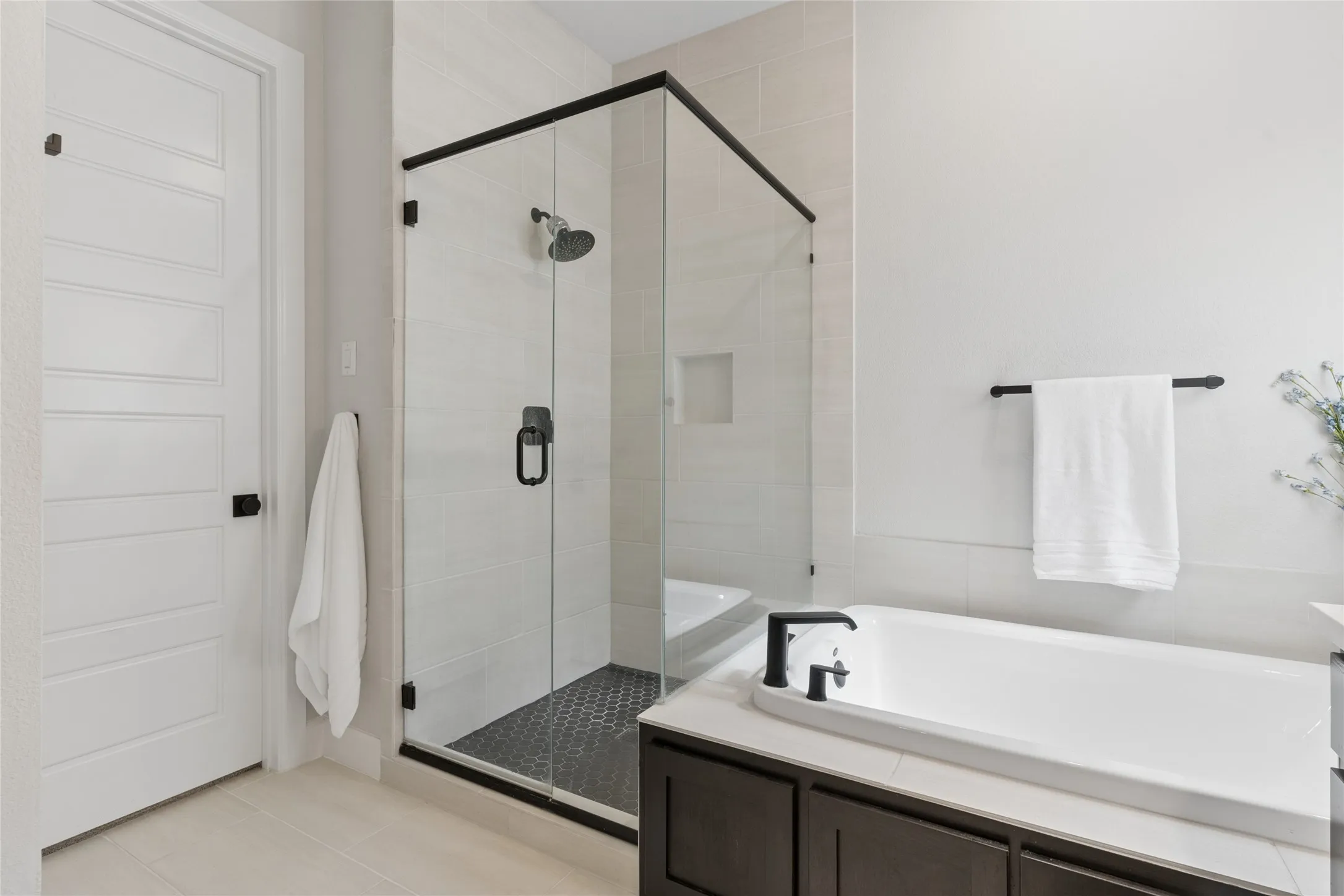 Single Family Residence For Sale in Tarrant County , 1505 Rose Willow Way, Arlington, Texas 76005, 3 Bedroom, 3 Bathroom, 2 Garage spaces, 2,321 Sqft, built in 2021, mls#21348078, Real Estate Agent in Arlington, Homes For Sale in Tarrant county, Homes For Sale in Arlington, Realtor in Arlington Texas, Real Estate Brokerage Independent Realty Texas, Luminita Cordes Realtor