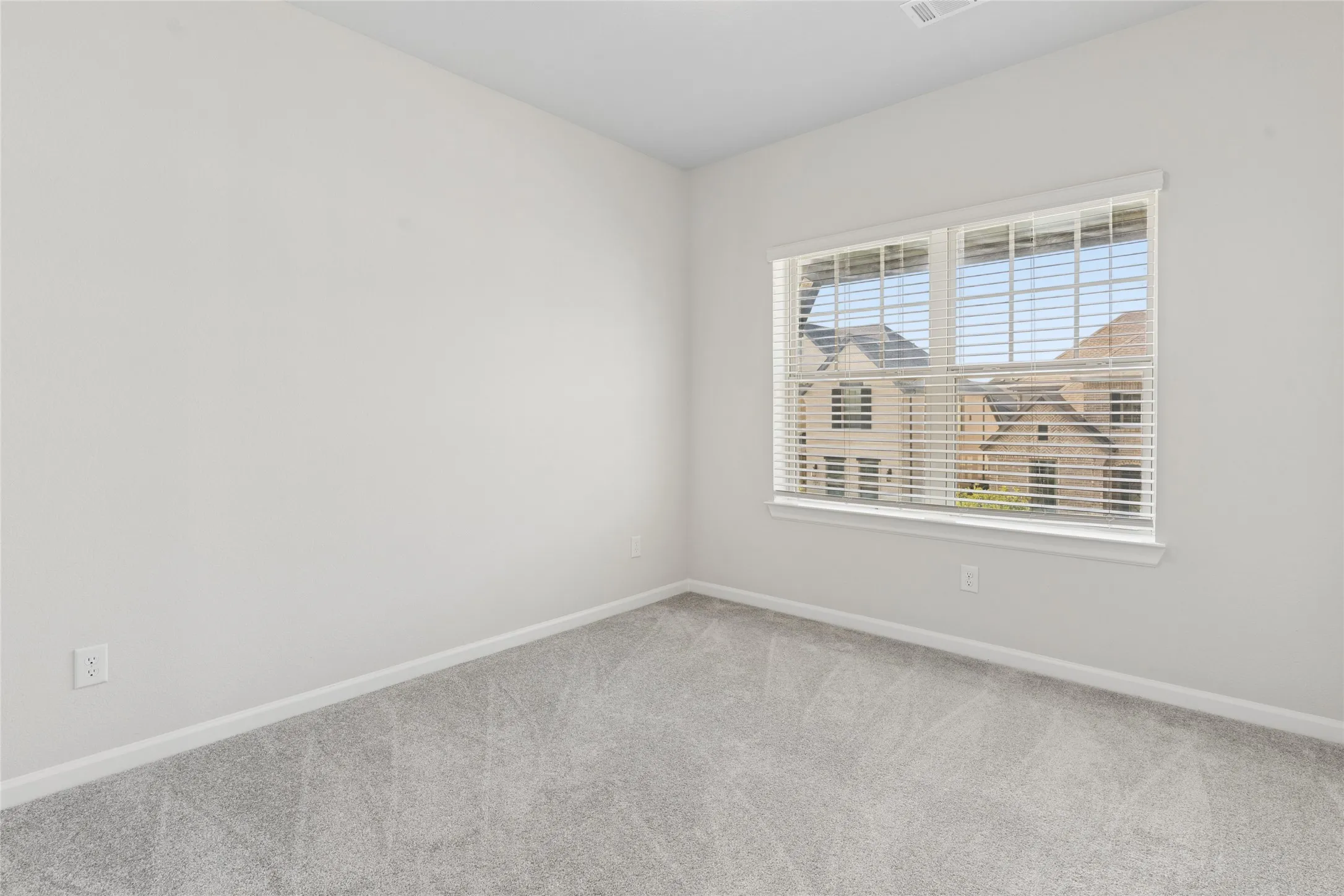Single Family Residence For Sale in Tarrant County , 1505 Rose Willow Way, Arlington, Texas 76005, 3 Bedroom, 3 Bathroom, 2 Garage spaces, 2,321 Sqft, built in 2021, mls#21348078, Real Estate Agent in Arlington, Homes For Sale in Tarrant county, Homes For Sale in Arlington, Realtor in Arlington Texas, Real Estate Brokerage Independent Realty Texas, Luminita Cordes Realtor