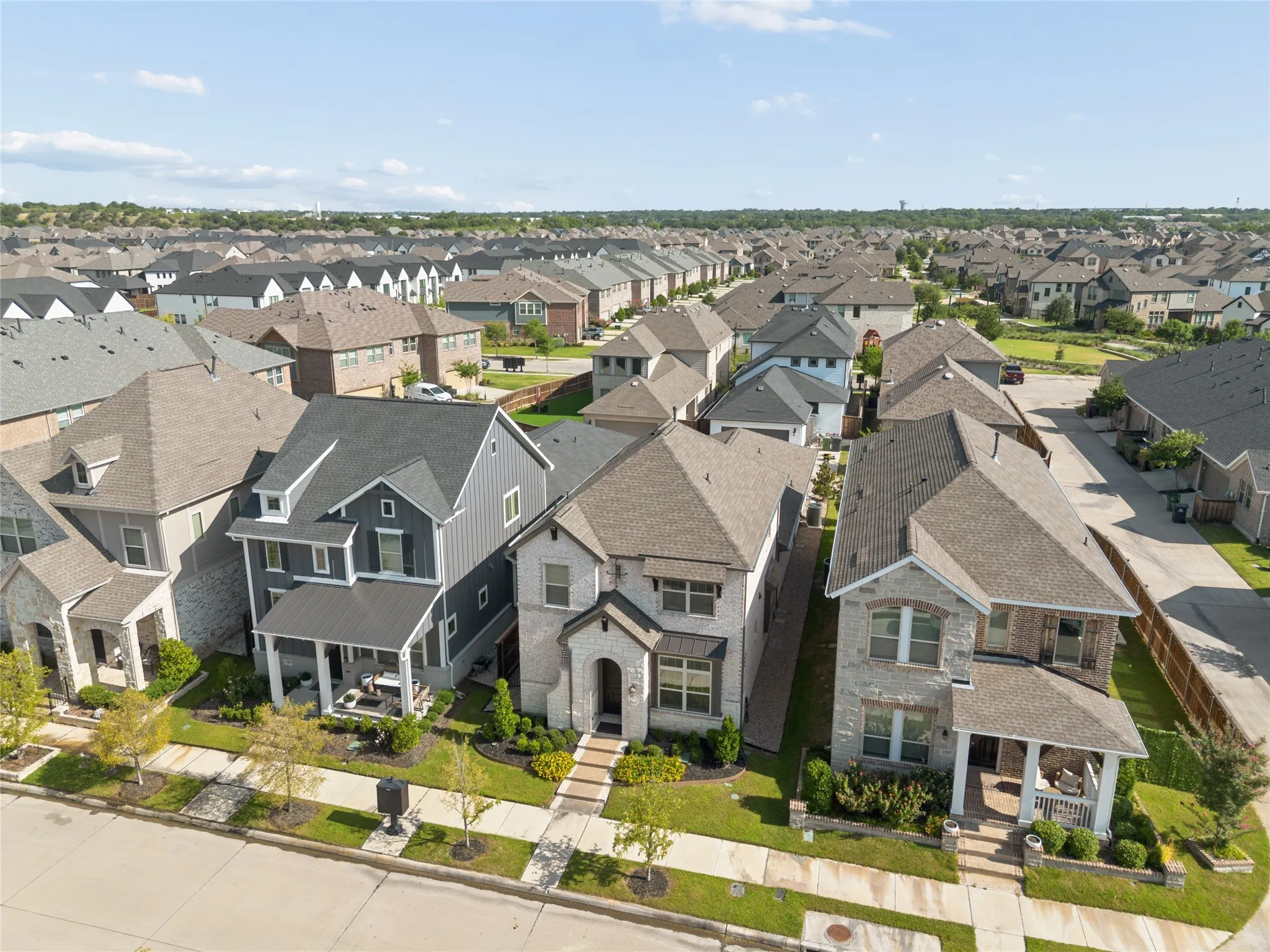 Single Family Residence For Sale in Tarrant County , 1505 Rose Willow Way, Arlington, Texas 76005, 3 Bedroom, 3 Bathroom, 2 Garage spaces, 2,321 Sqft, built in 2021, mls#21348078, Real Estate Agent in Arlington, Homes For Sale in Tarrant county, Homes For Sale in Arlington, Realtor in Arlington Texas, Real Estate Brokerage Independent Realty Texas, Luminita Cordes Realtor
