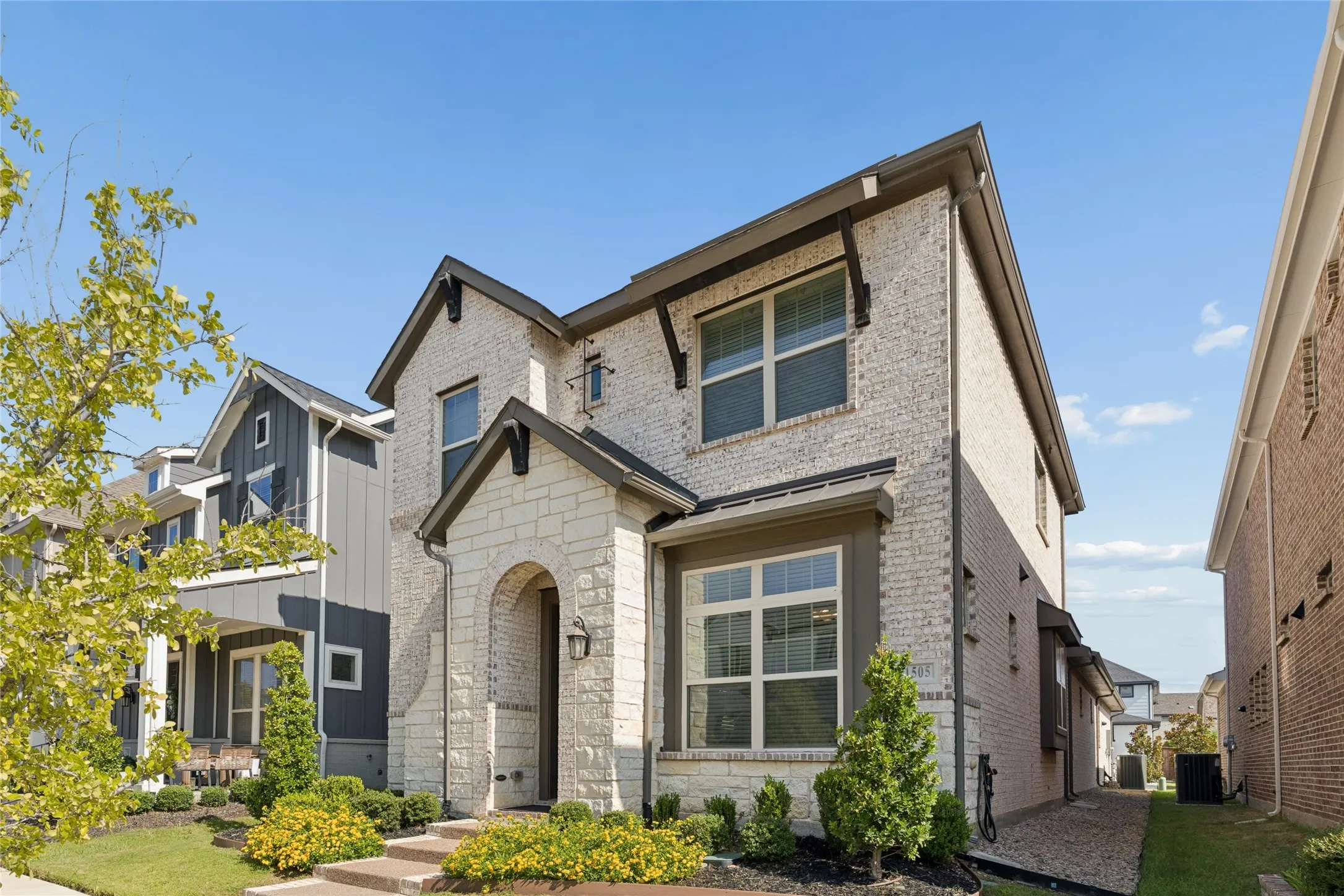 Single Family Residence For Sale in Tarrant County , 1505 Rose Willow Way, Arlington, Texas 76005, 3 Bedroom, 3 Bathroom, 2 Garage spaces, 2,321 Sqft, built in 2021, mls#21348078, Real Estate Agent in Arlington, Homes For Sale in Tarrant county, Homes For Sale in Arlington, Realtor in Arlington Texas, Real Estate Brokerage Independent Realty Texas, Luminita Cordes Realtor