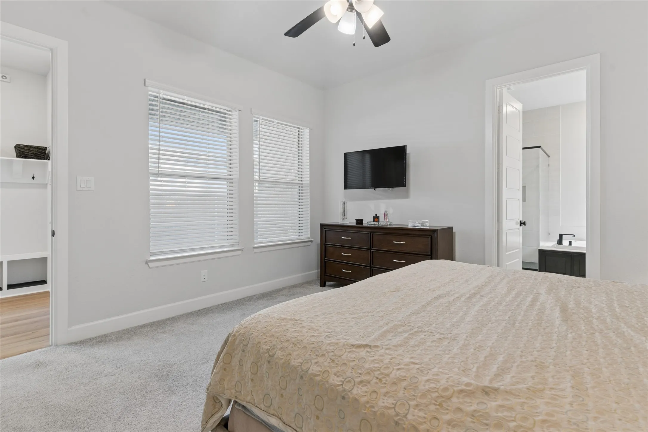 Single Family Residence For Sale in Tarrant County , 1505 Rose Willow Way, Arlington, Texas 76005, 3 Bedroom, 3 Bathroom, 2 Garage spaces, 2,321 Sqft, built in 2021, mls#21348078, Real Estate Agent in Arlington, Homes For Sale in Tarrant county, Homes For Sale in Arlington, Realtor in Arlington Texas, Real Estate Brokerage Independent Realty Texas, Luminita Cordes Realtor