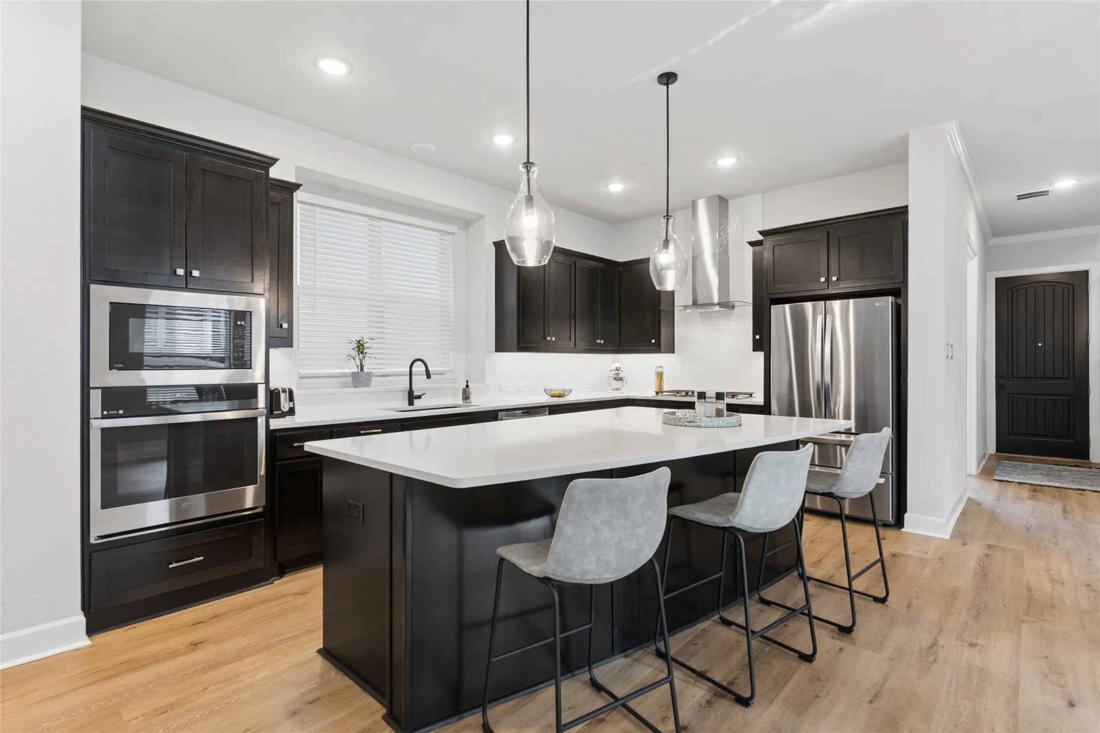 Single Family Residence For Sale in Tarrant County , 1505 Rose Willow Way, Arlington, Texas 76005, 3 Bedroom, 3 Bathroom, 2 Garage spaces, 2,321 Sqft, built in 2021, mls#21348078, Real Estate Agent in Arlington, Homes For Sale in Tarrant county, Homes For Sale in Arlington, Realtor in Arlington Texas, Real Estate Brokerage Independent Realty Texas, Luminita Cordes Realtor