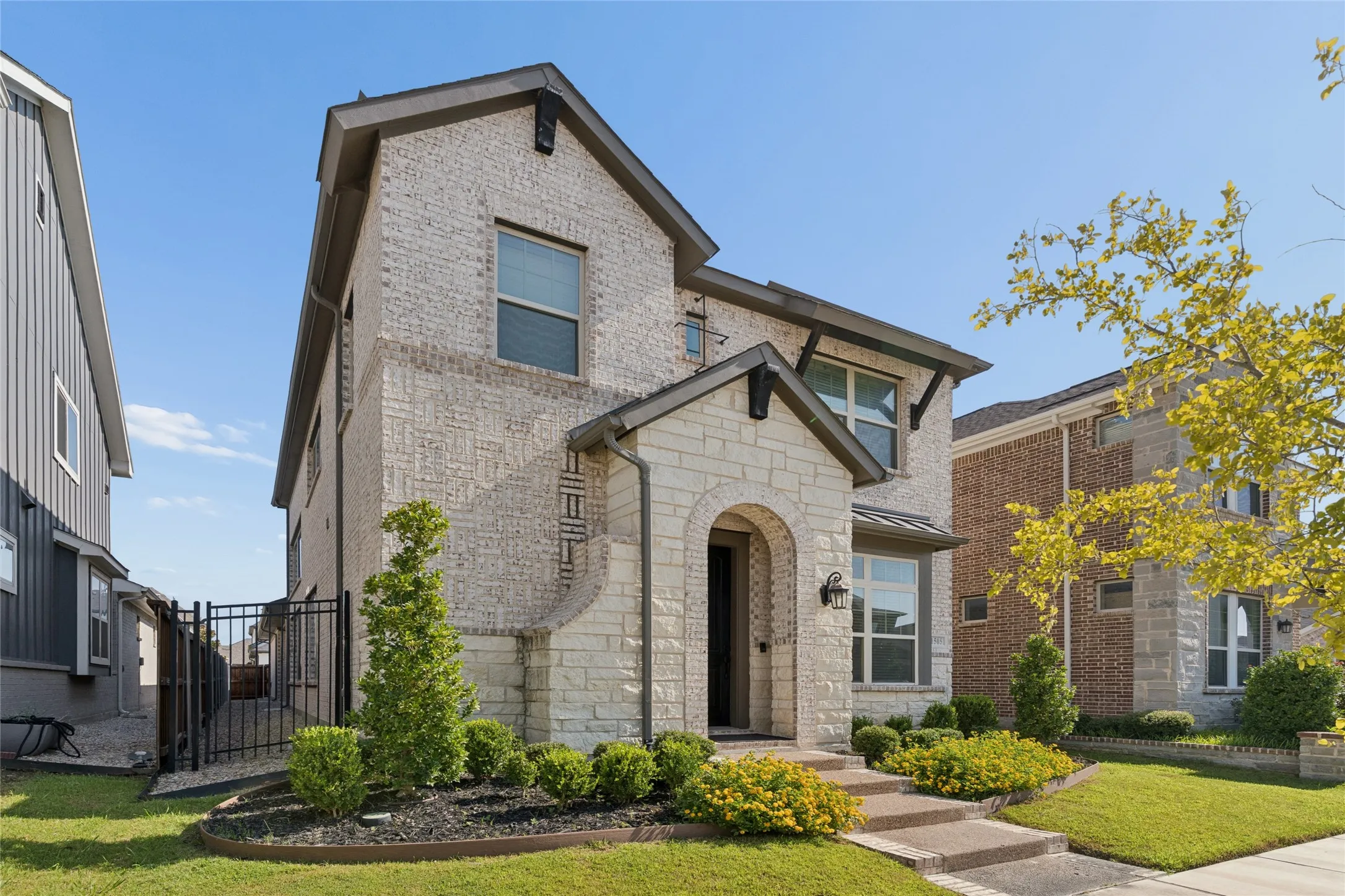 Single Family Residence For Sale in Tarrant County , 1505 Rose Willow Way, Arlington, Texas 76005, 3 Bedroom, 3 Bathroom, 2 Garage spaces, 2,321 Sqft, built in 2021, mls#21348078, Real Estate Agent in Arlington, Homes For Sale in Tarrant county, Homes For Sale in Arlington, Realtor in Arlington Texas, Real Estate Brokerage Independent Realty Texas, Luminita Cordes Realtor
