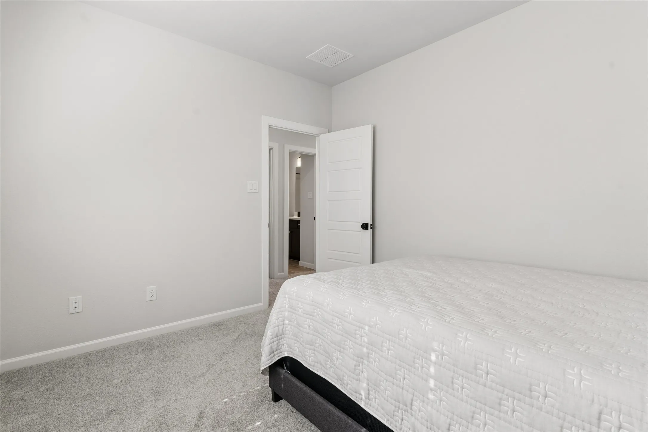 Single Family Residence For Sale in Tarrant County , 1505 Rose Willow Way, Arlington, Texas 76005, 3 Bedroom, 3 Bathroom, 2 Garage spaces, 2,321 Sqft, built in 2021, mls#21348078, Real Estate Agent in Arlington, Homes For Sale in Tarrant county, Homes For Sale in Arlington, Realtor in Arlington Texas, Real Estate Brokerage Independent Realty Texas, Luminita Cordes Realtor